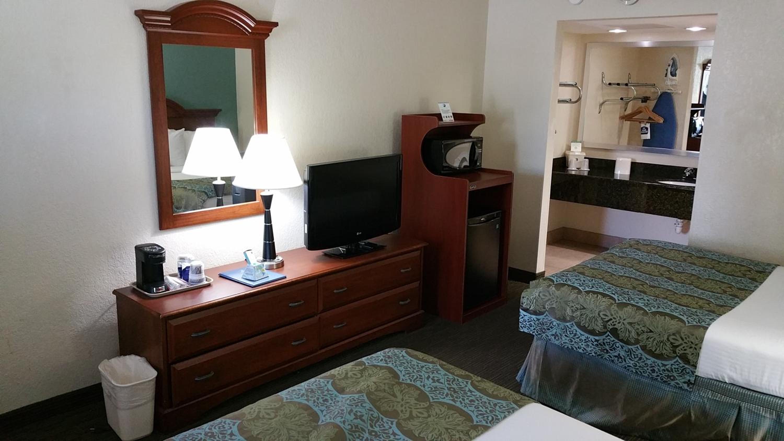 Deluxe Double Room With Two Double Beds - Non-Smoking photo 2