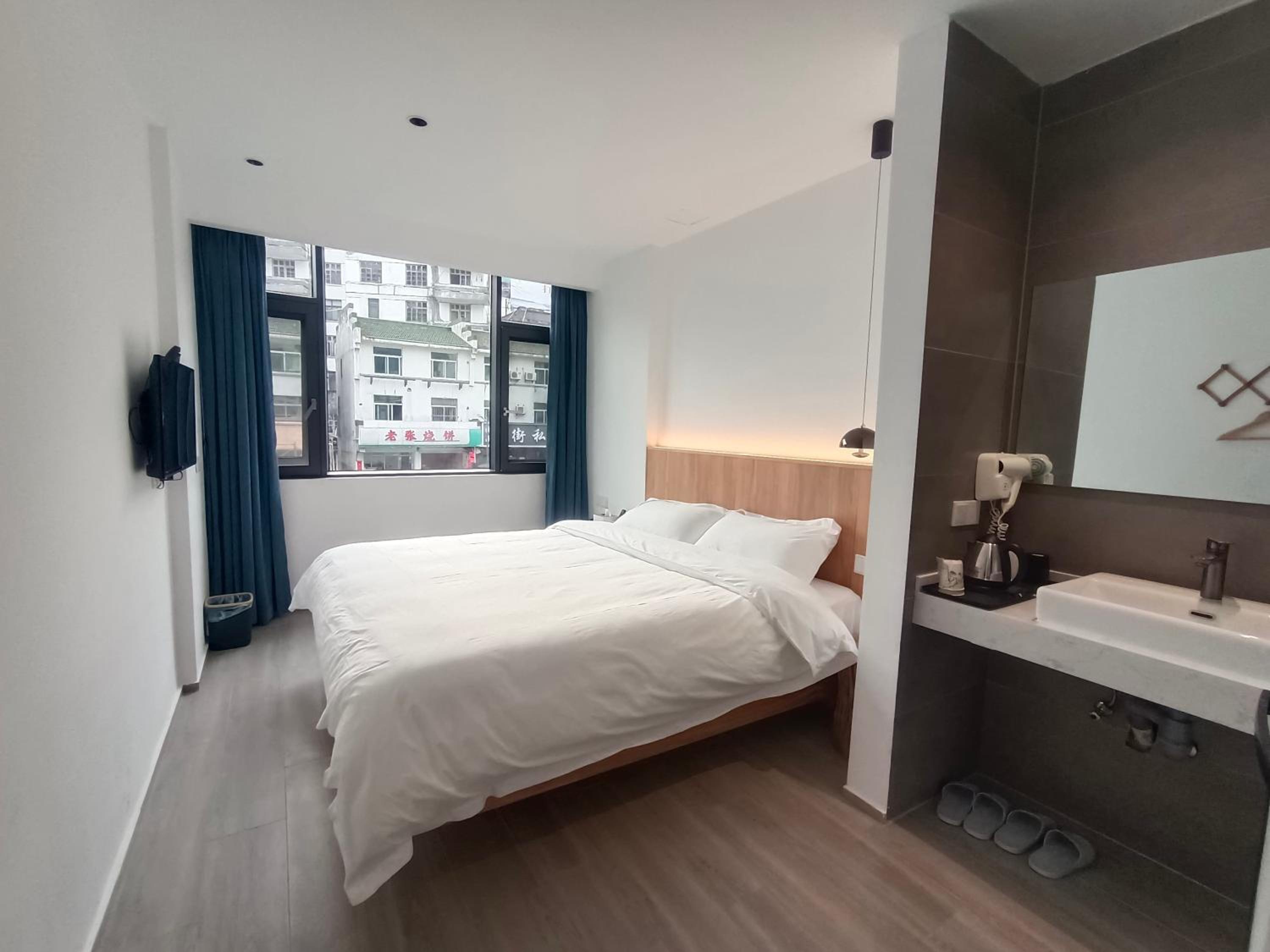 Large Double Room photo 3
