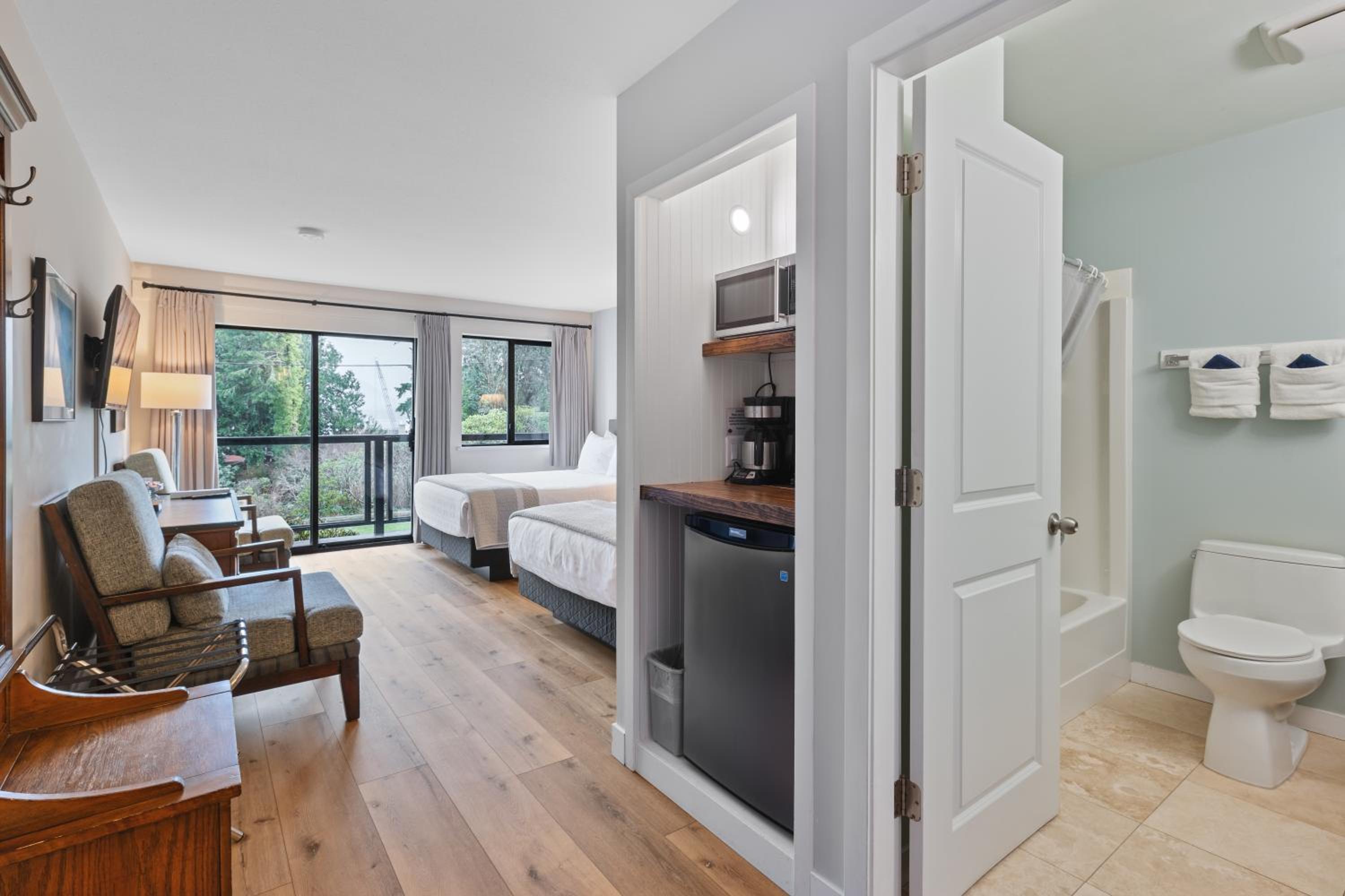 Pet Friendly Room with Balcony and Ocean View photo 1