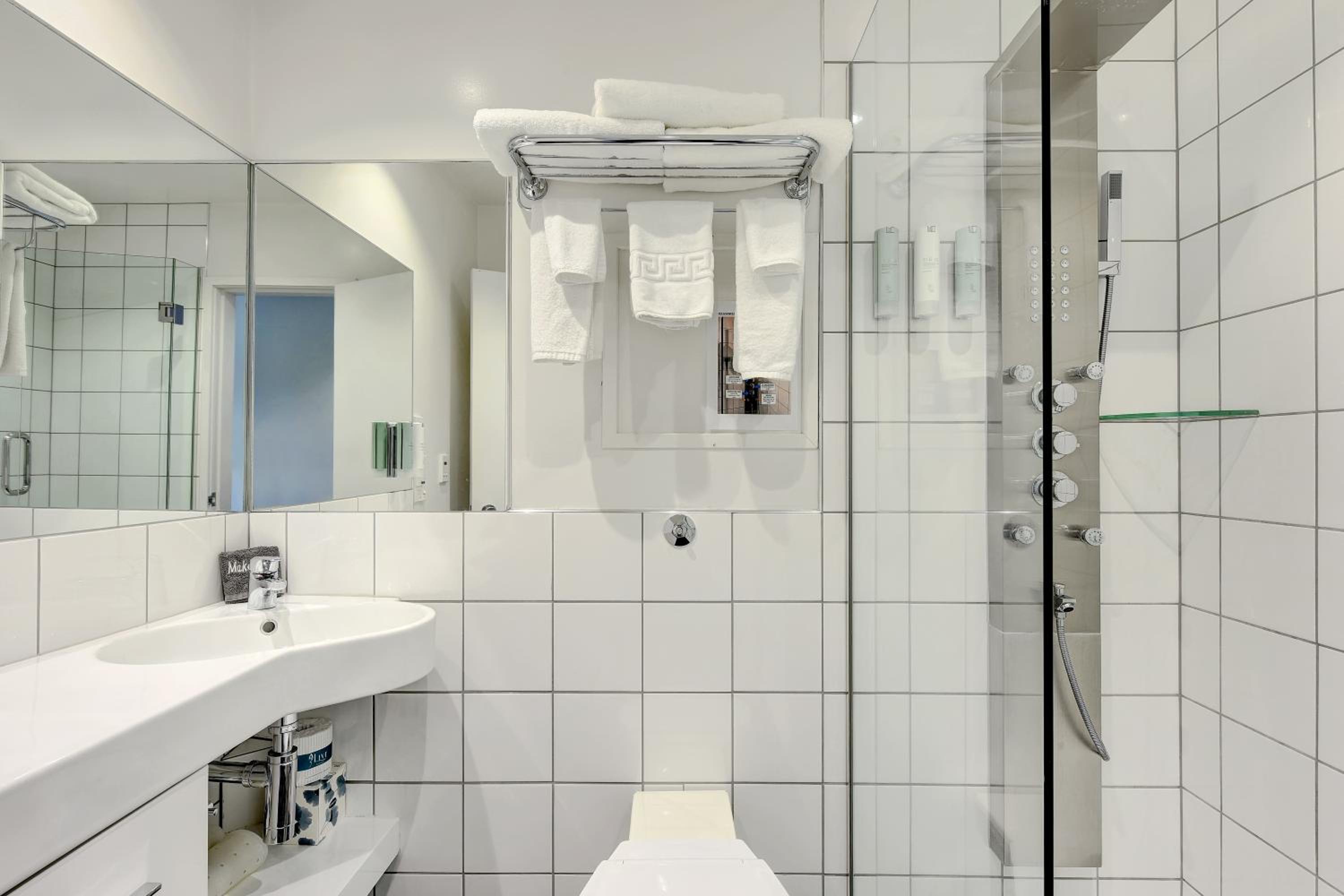 Studio with Spa Shower
