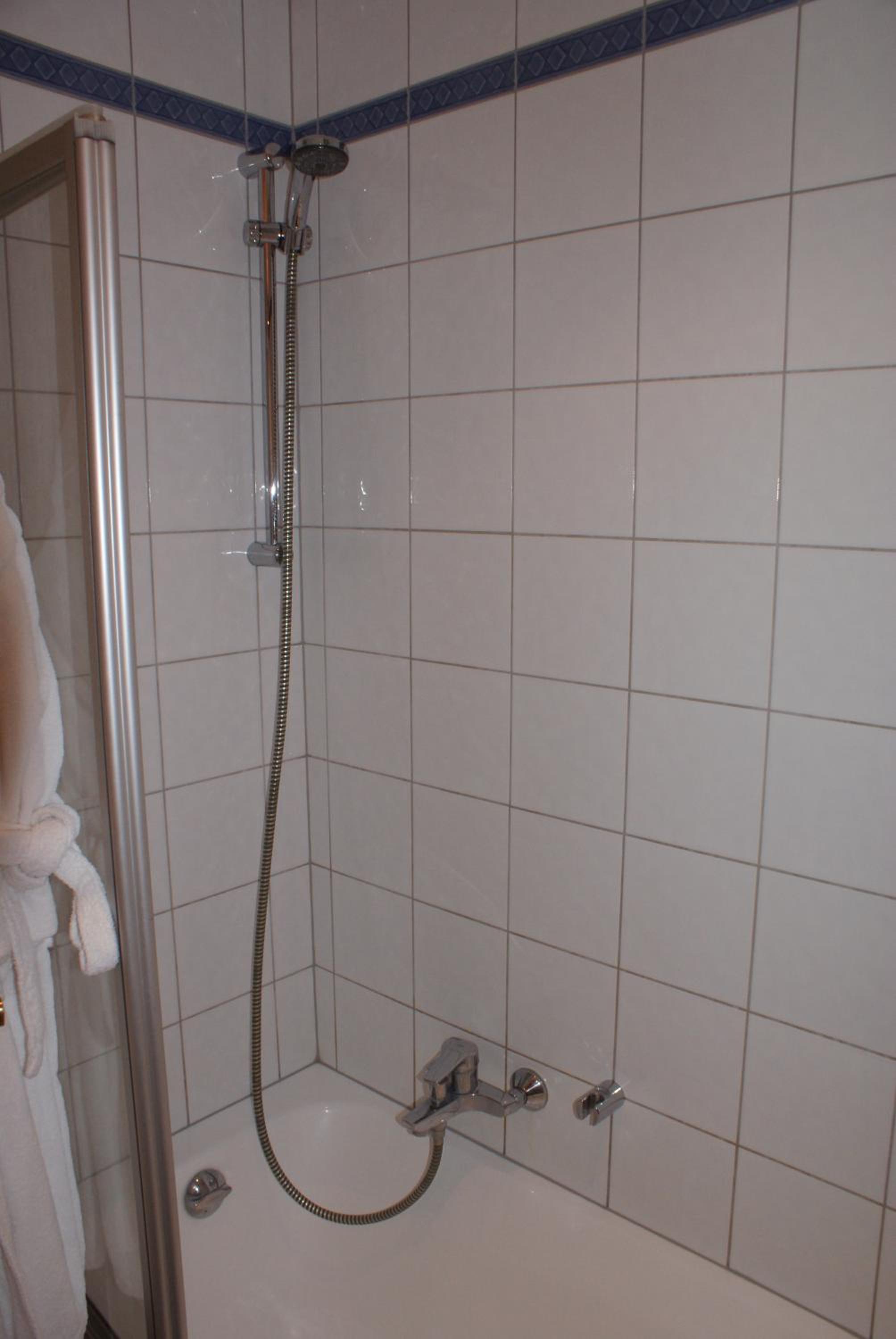 Suite - Photo 16