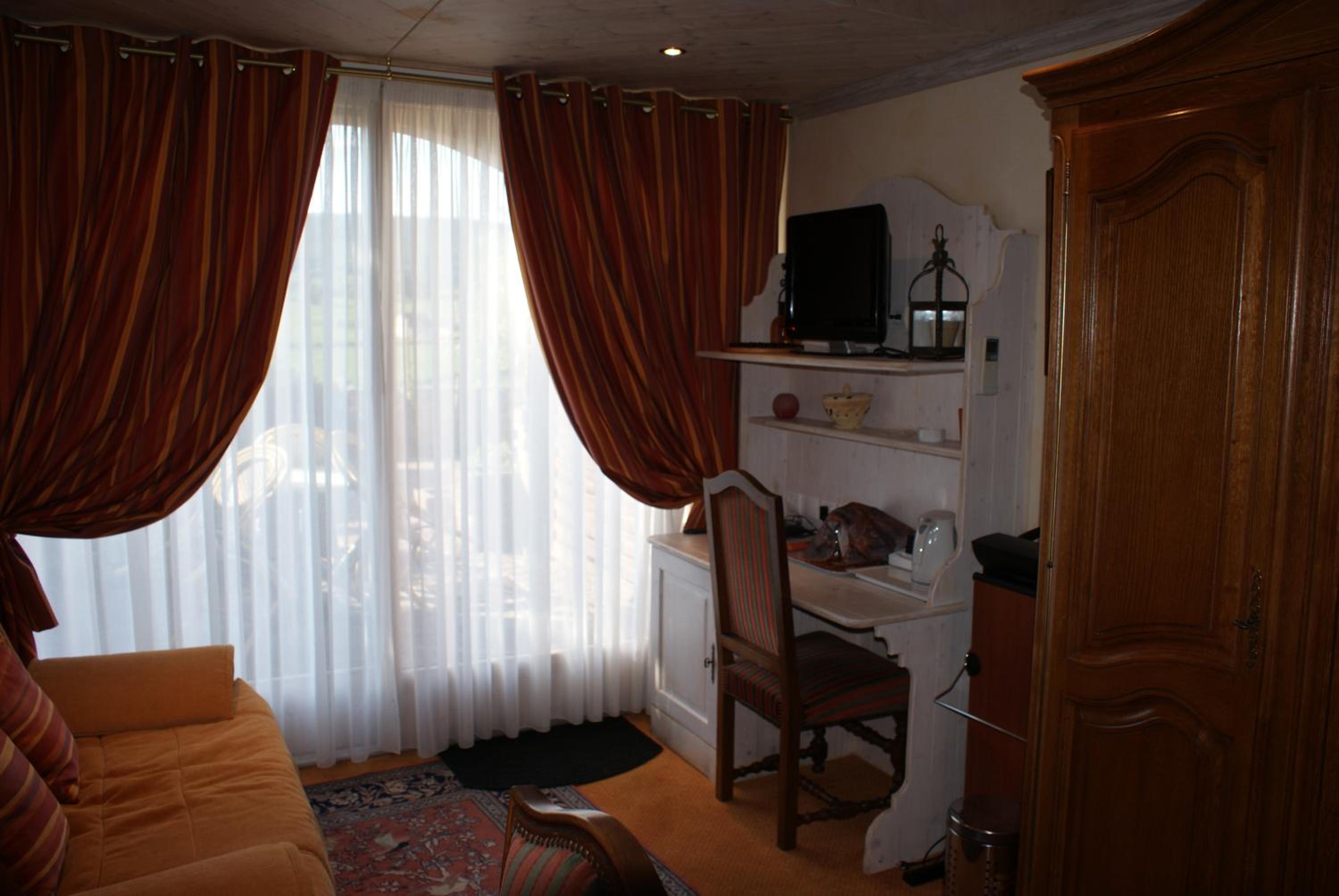 Suite - Photo 21