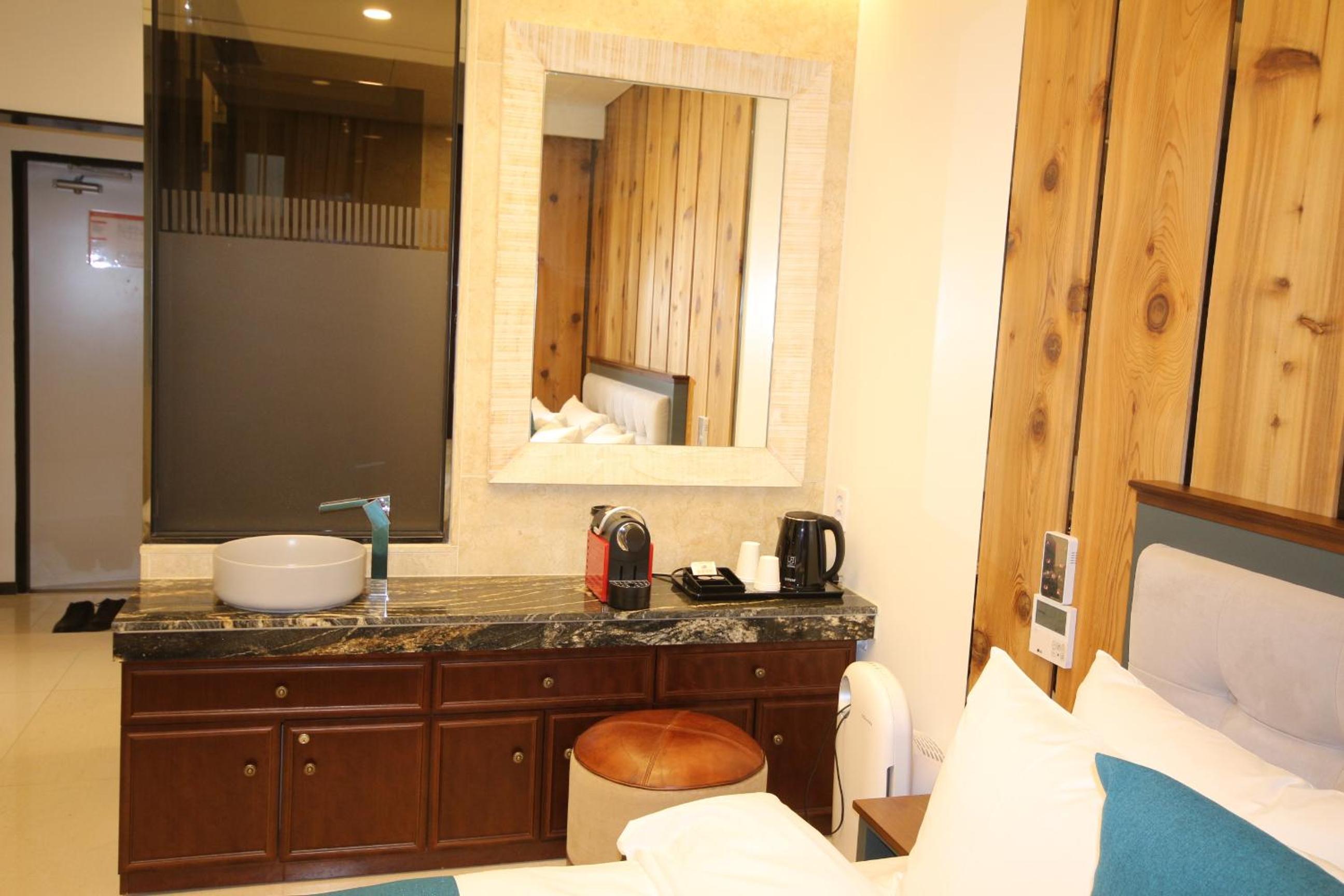 Deluxe Double Room photo 3