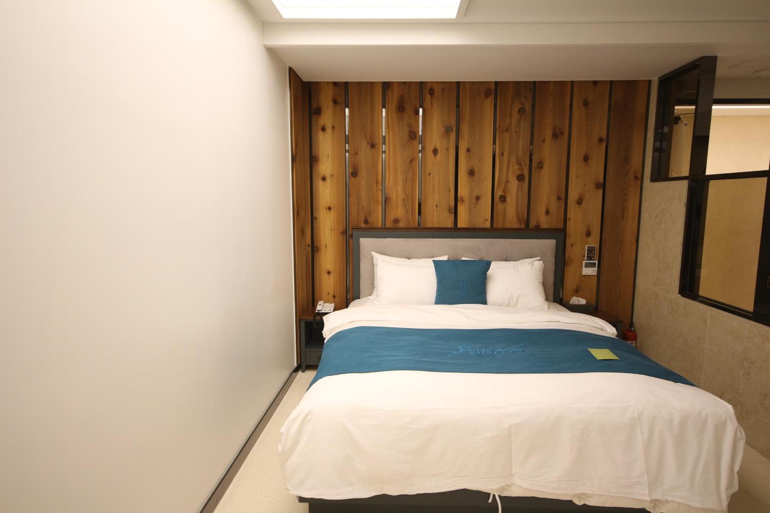 Deluxe Room - Photo 1