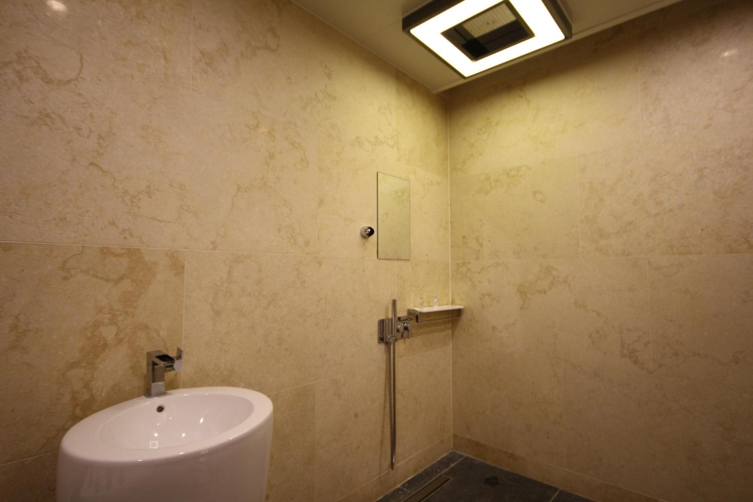 Deluxe Room - Photo 9