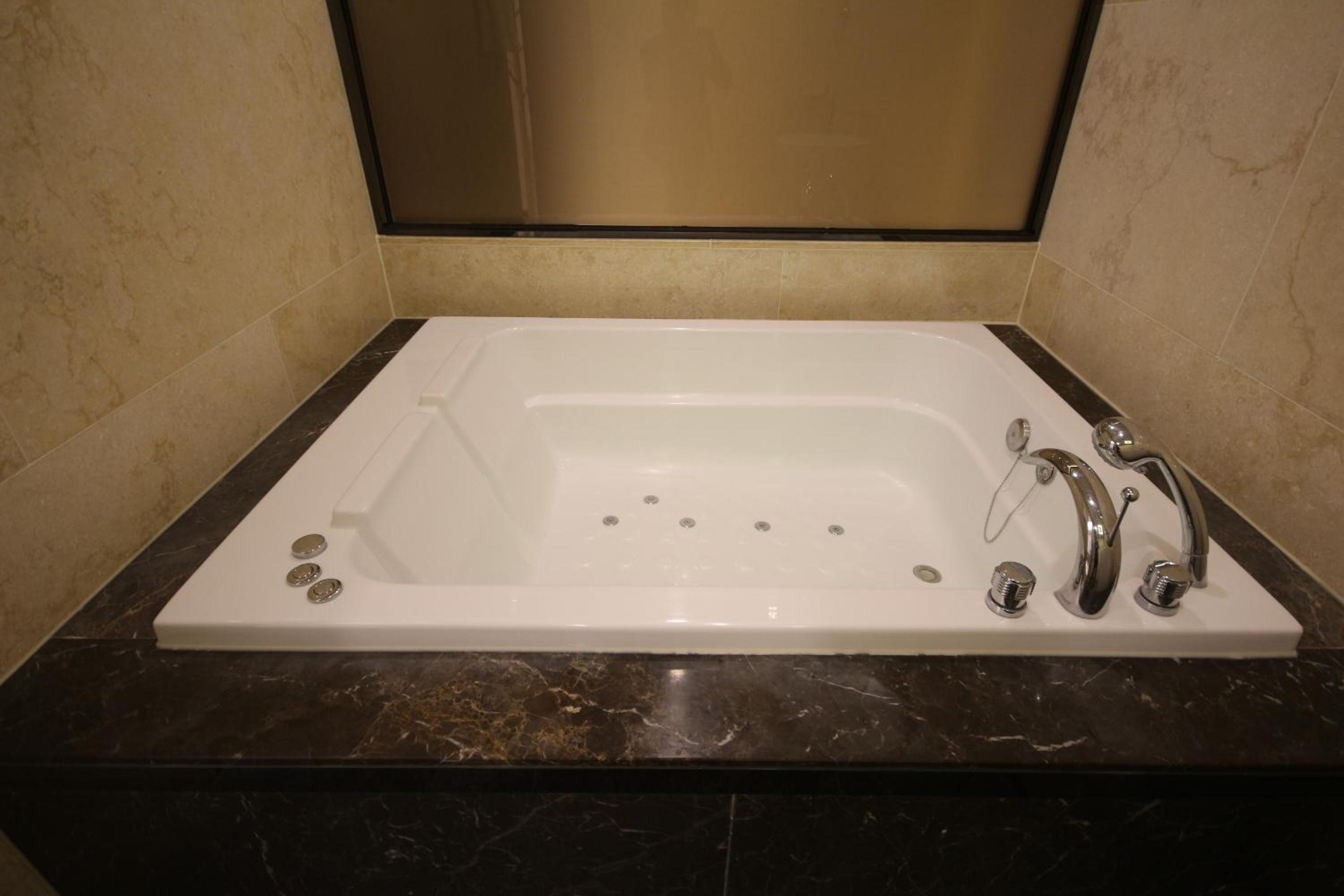 Deluxe Room - Photo 8