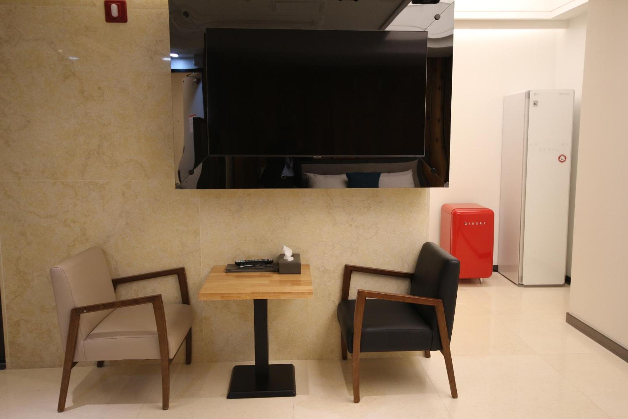 Deluxe Room - Photo 19