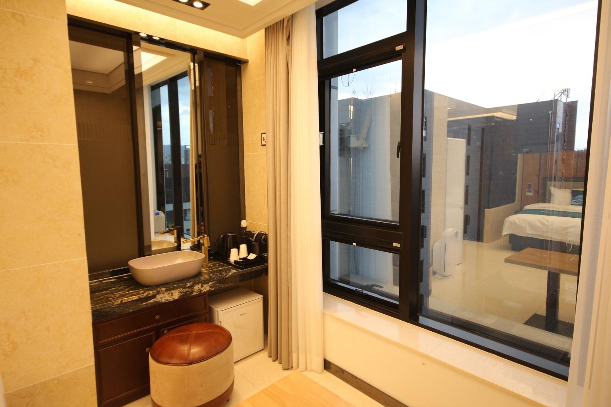Deluxe Room - Photo 22
