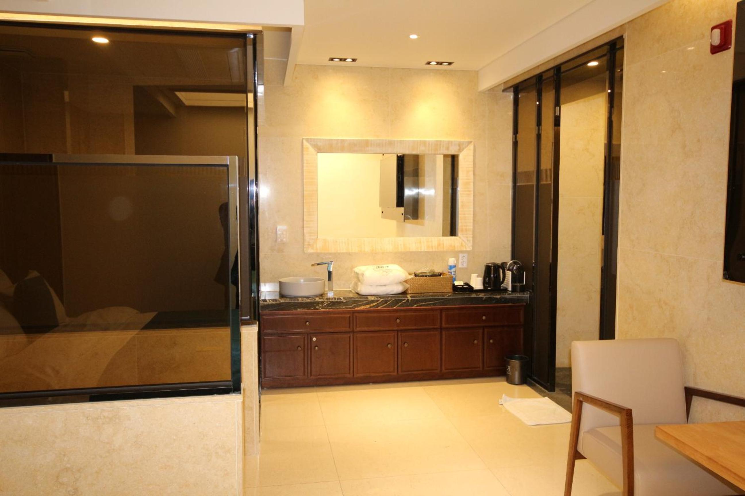 Deluxe Room - Photo 24