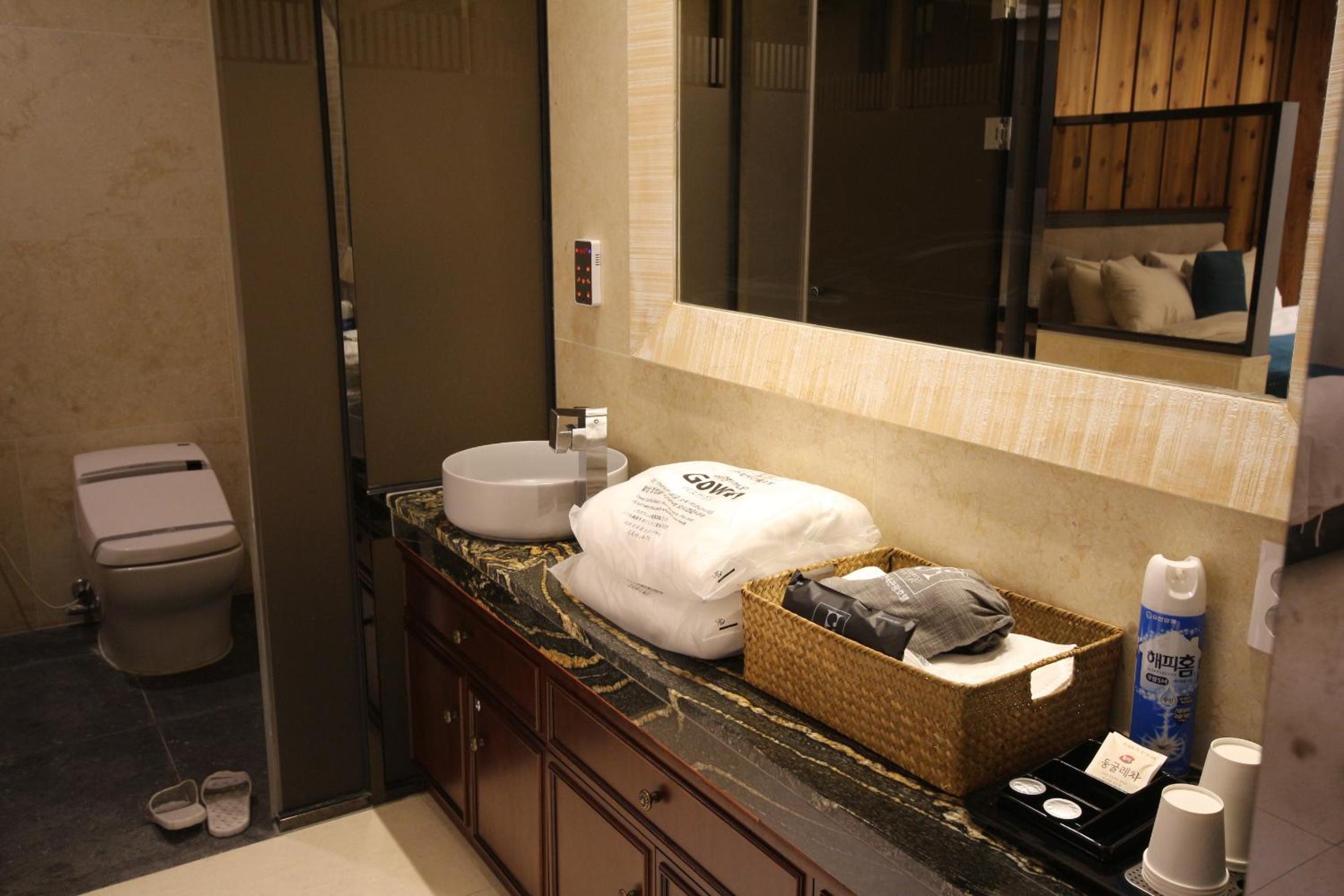 Deluxe Room - Photo 7