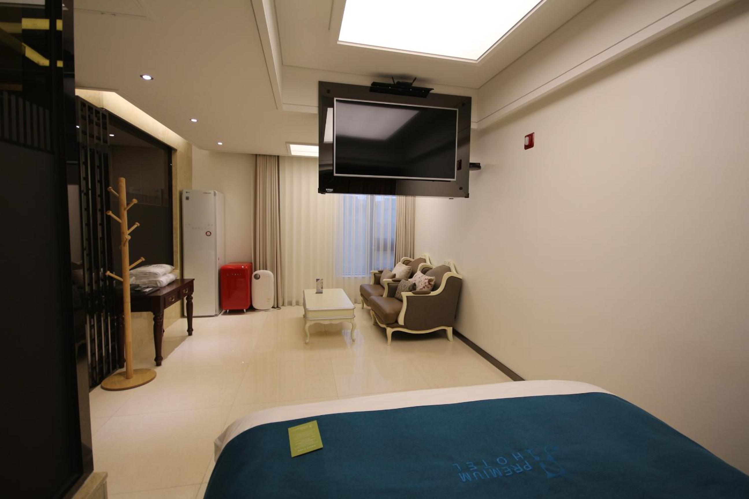 Premium Room - Photo 14
