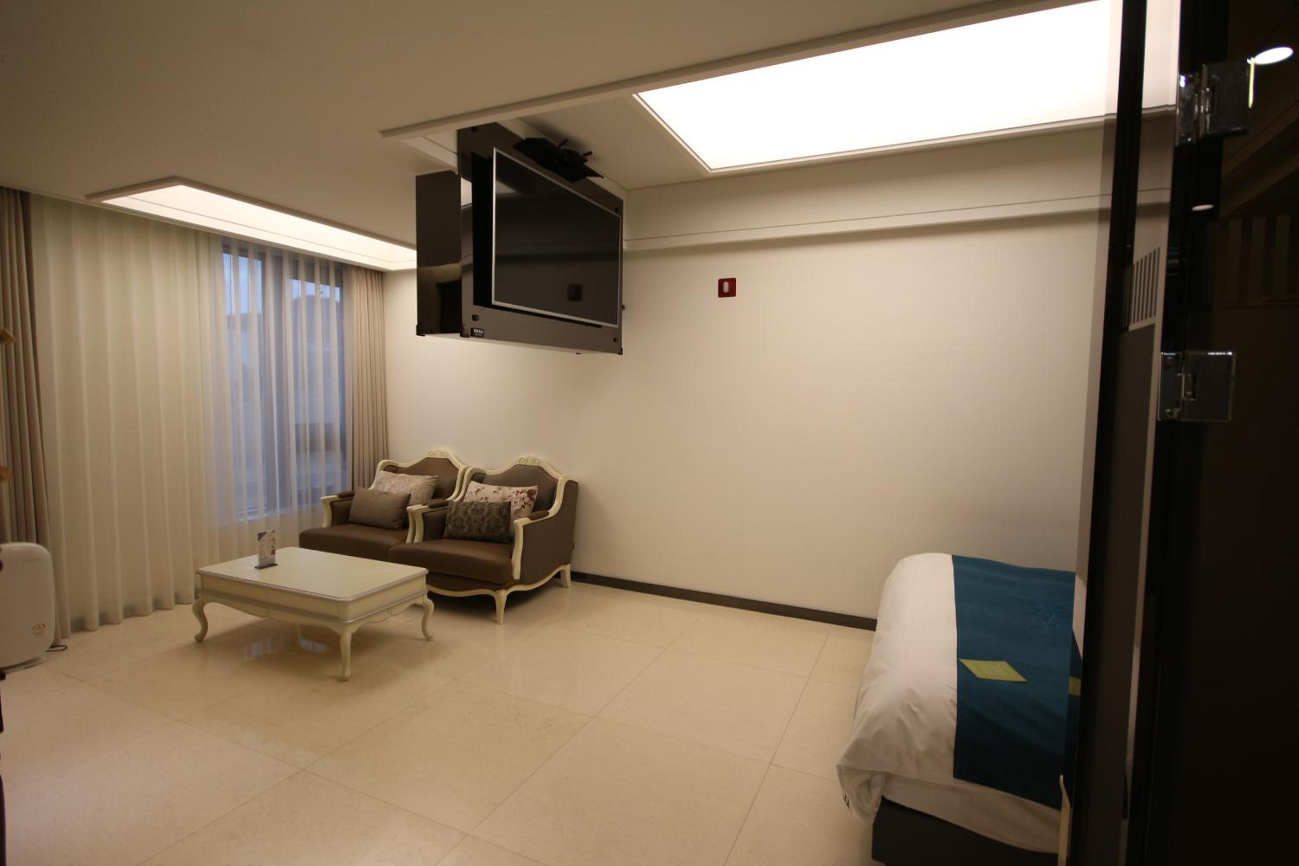 Premium Room - Photo 4