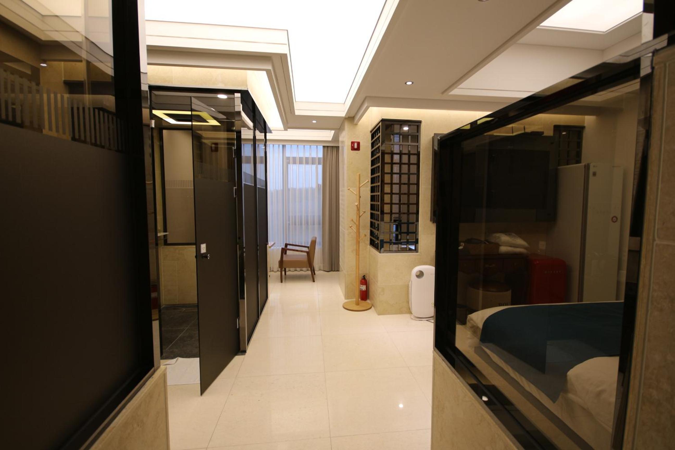 Premium Room - Photo 9
