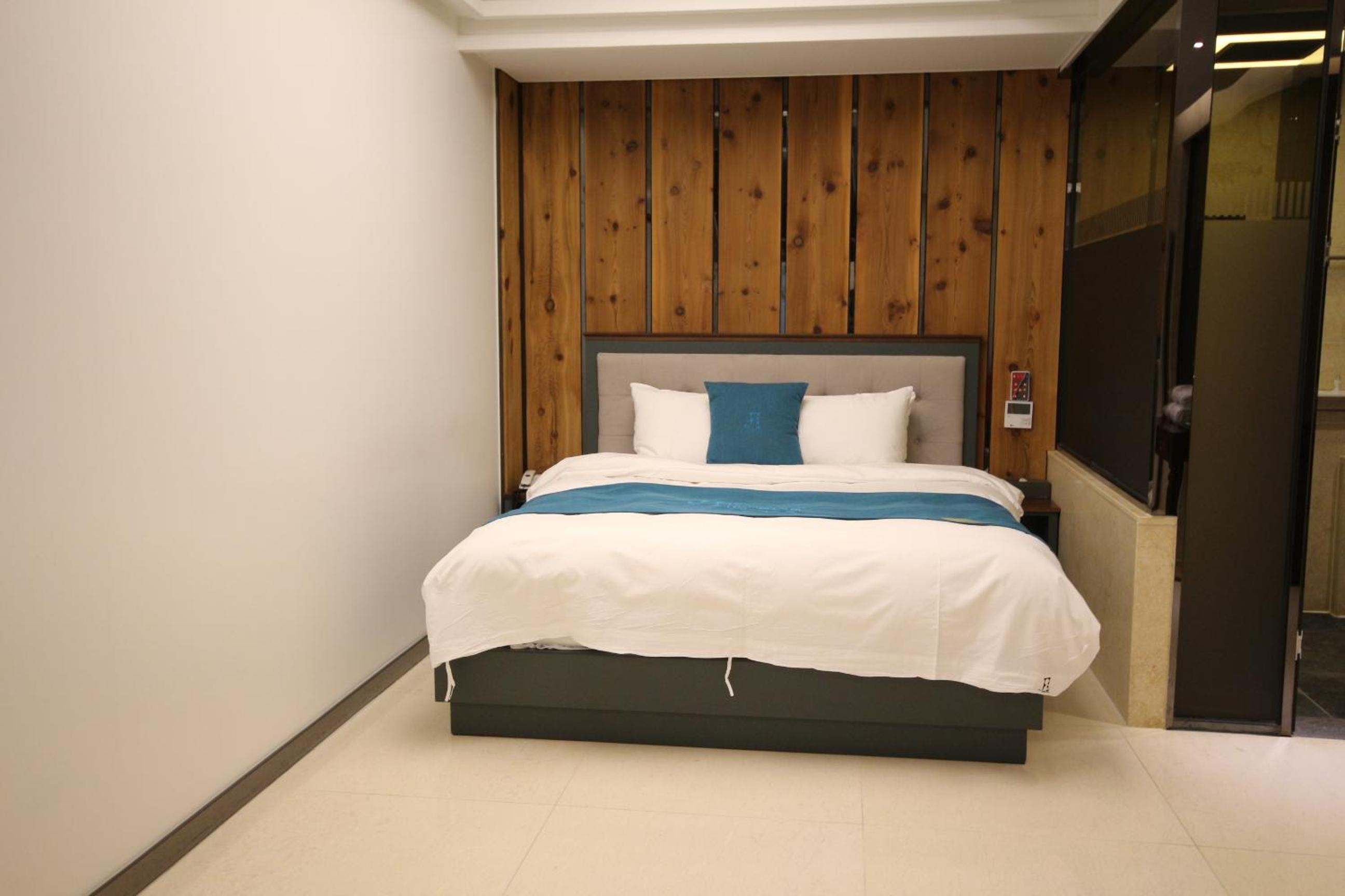 Premium Room - Photo 3