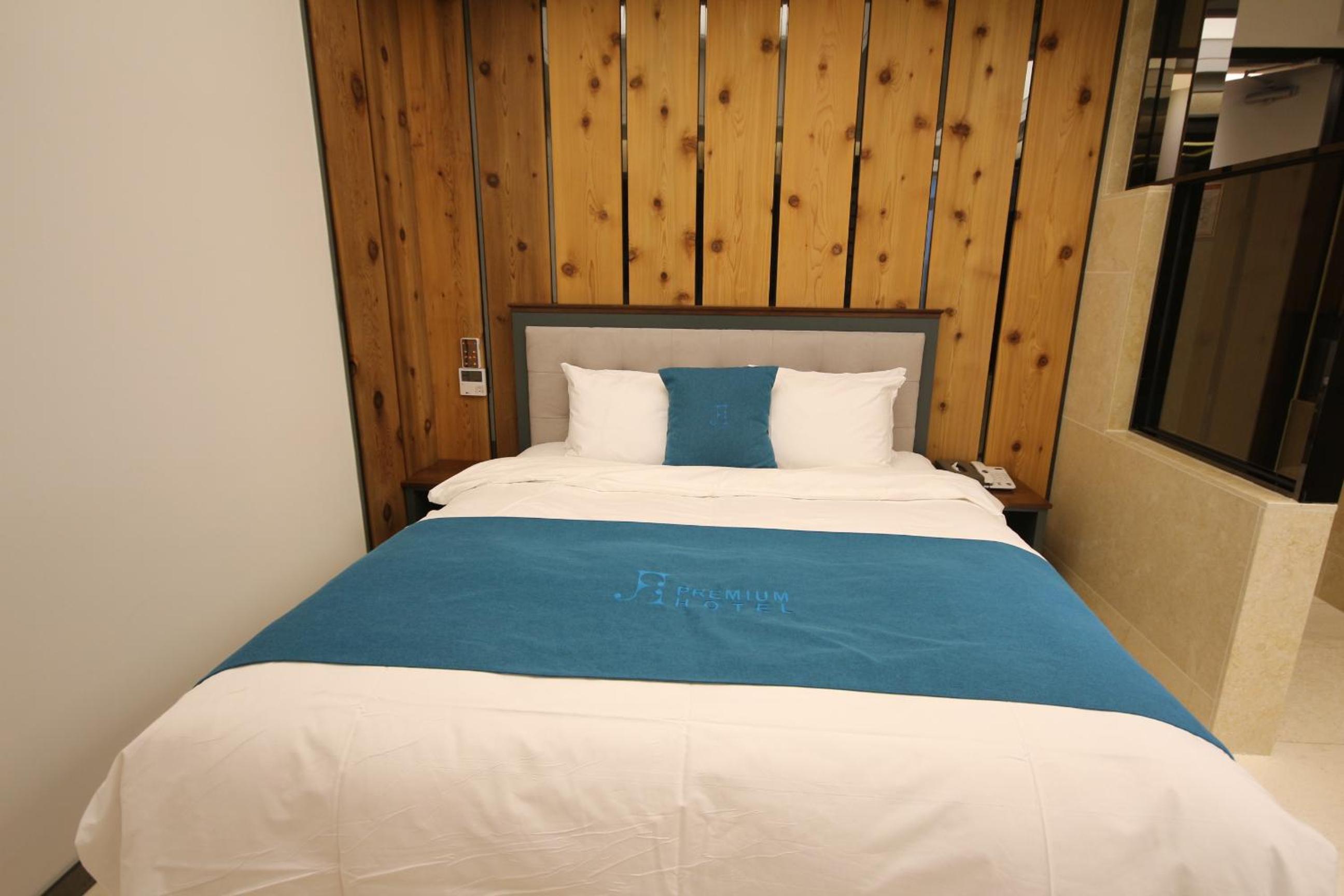 Premium Room - Photo 1