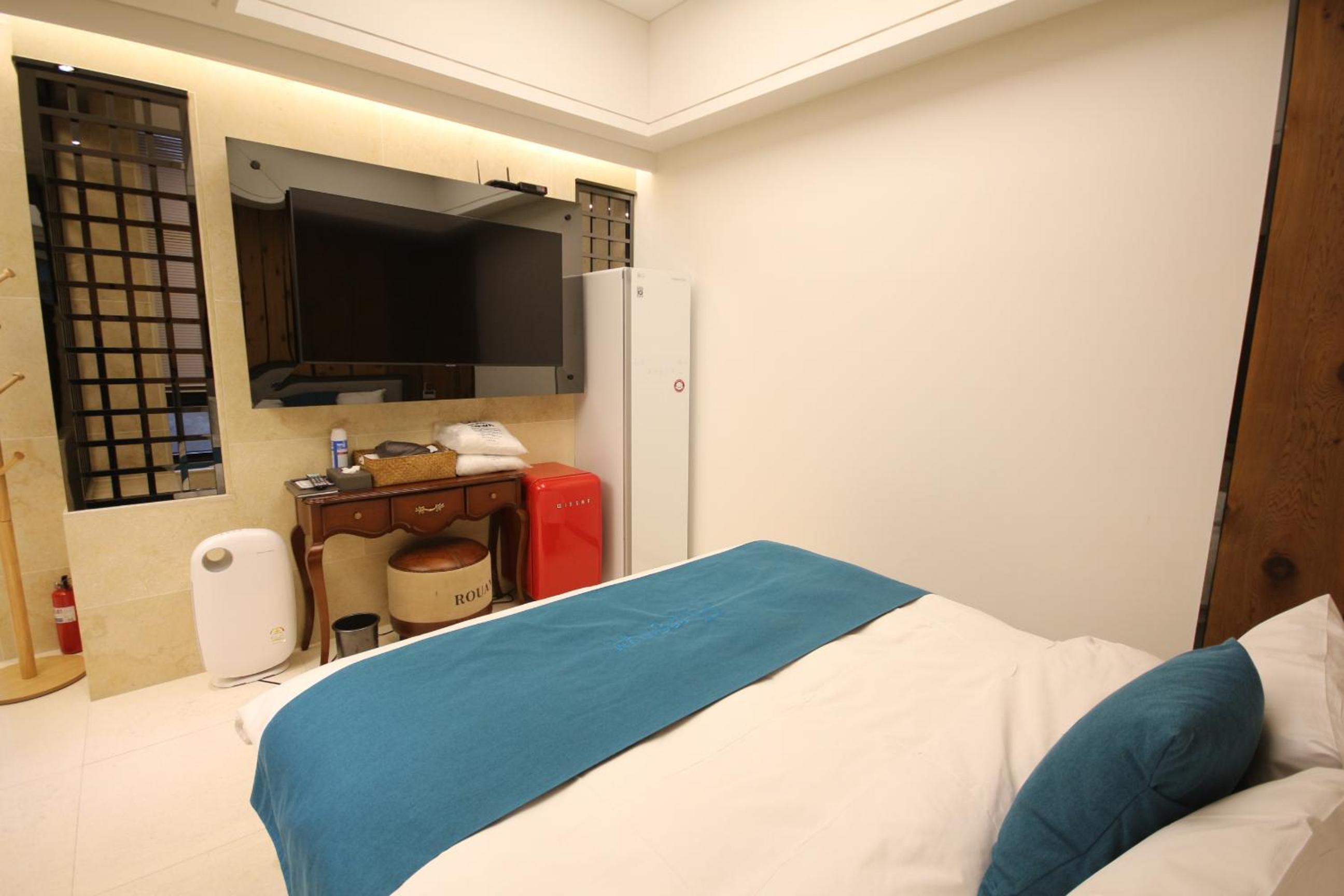 Premium Room - Photo 6
