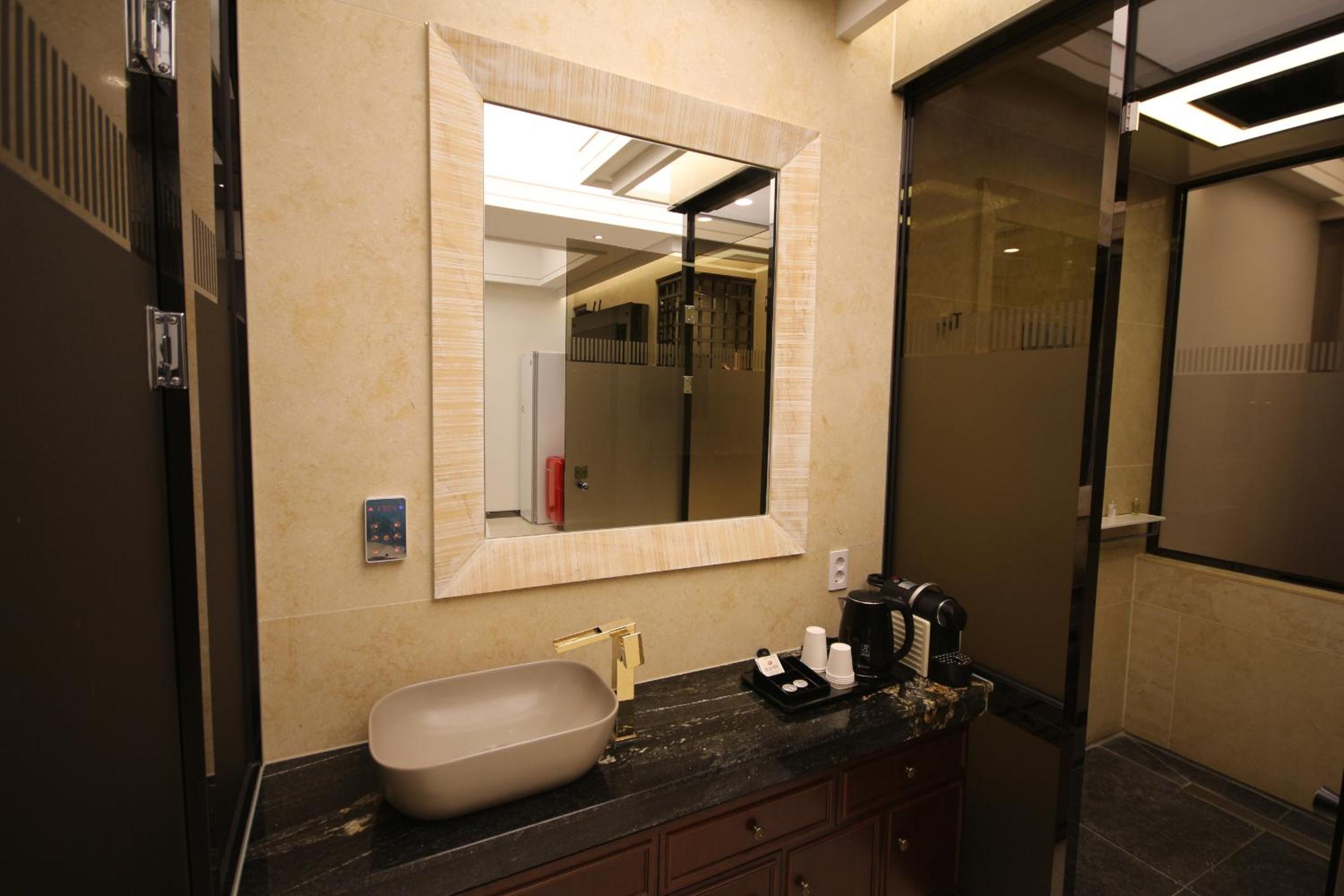 Premium Room - Photo 15