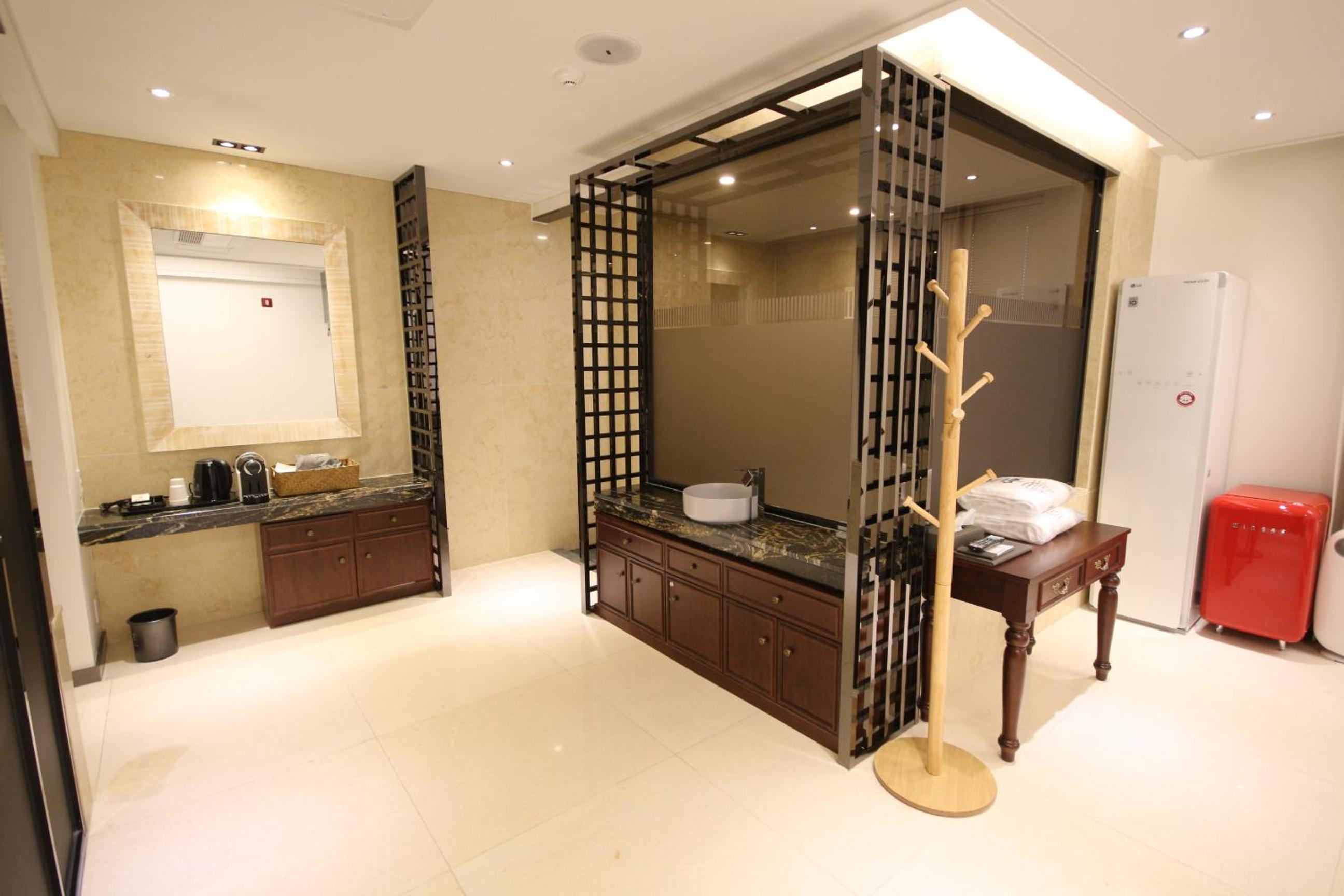 Premium Room - Photo 10