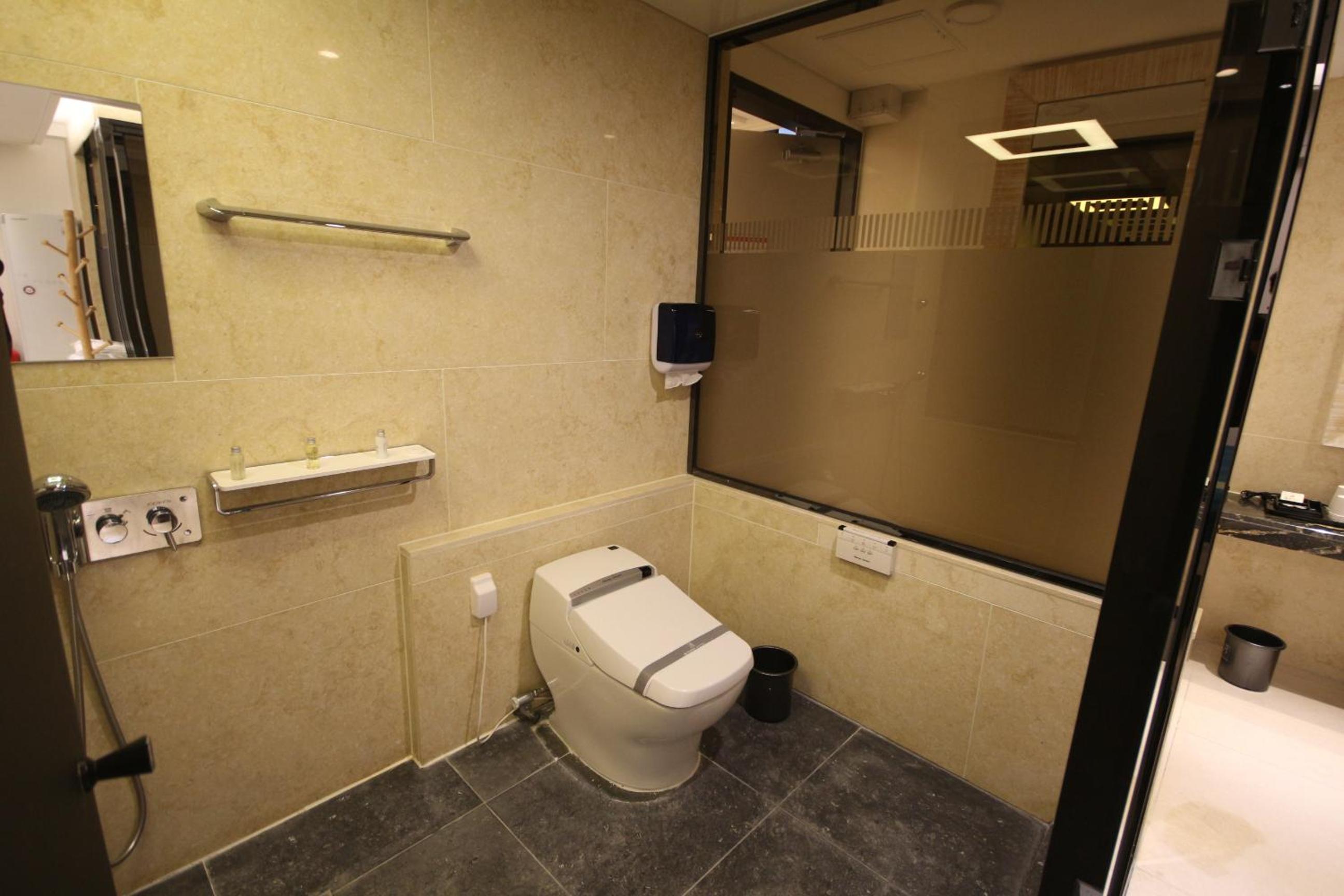 Premium Room - Photo 17