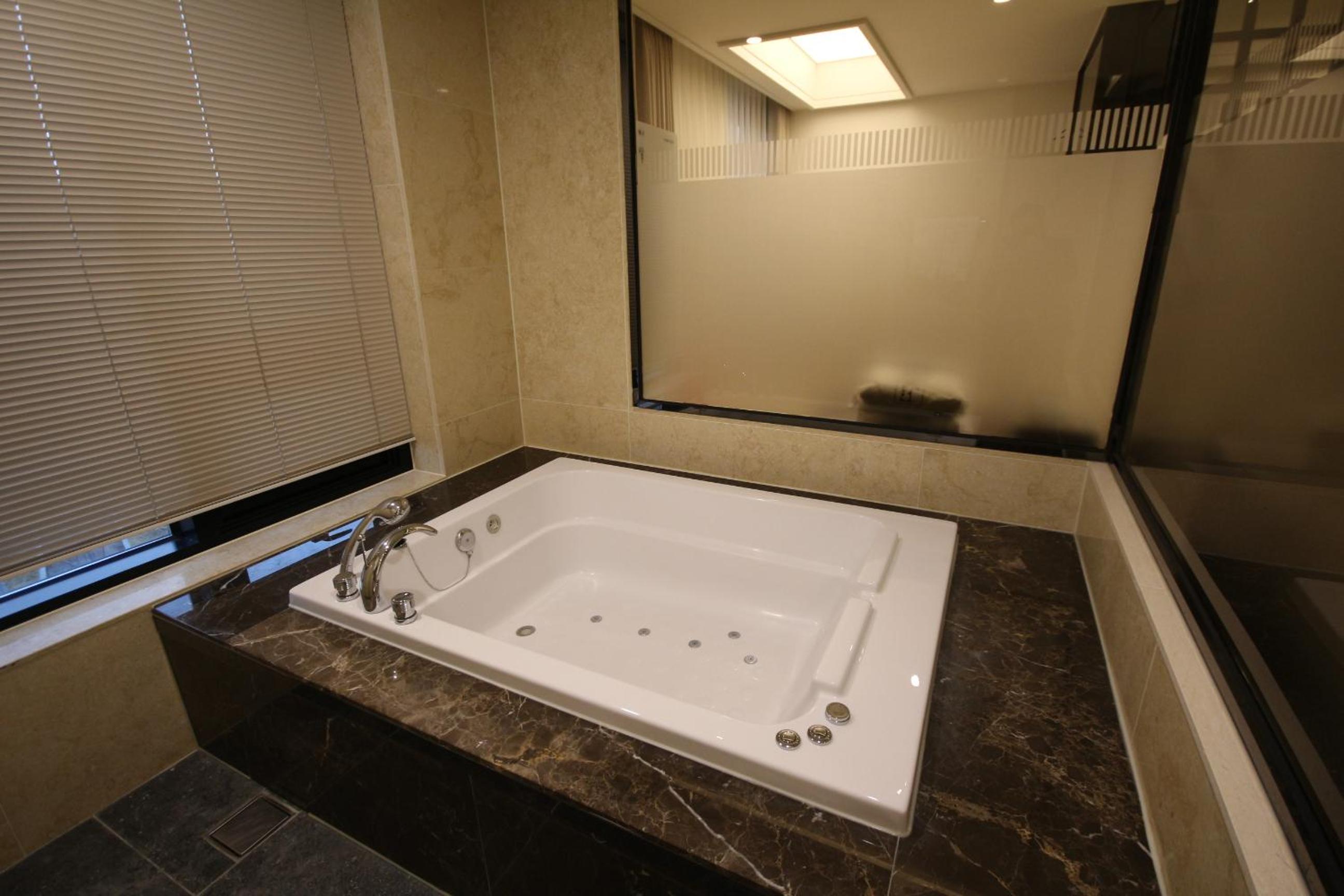 Premium Room - Photo 12