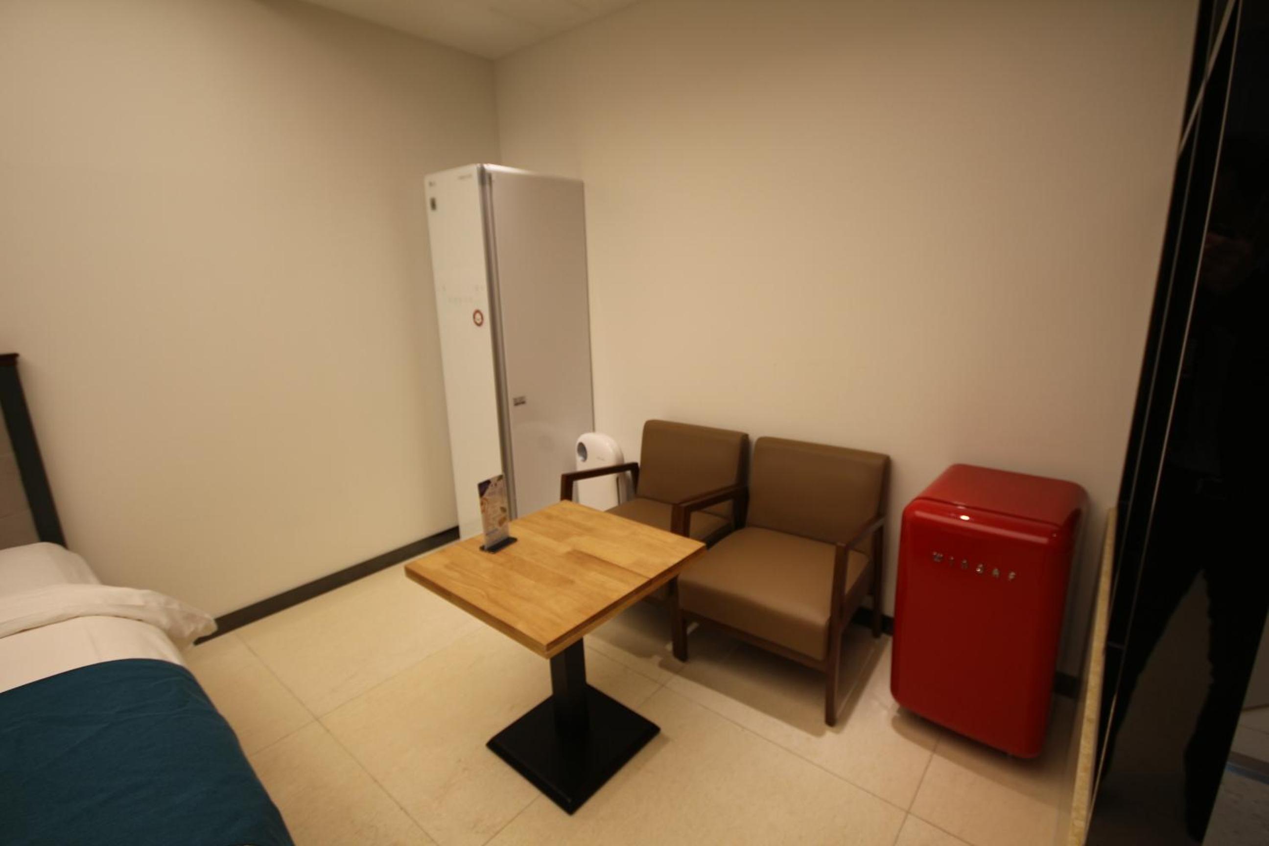 Premium Twin Room - Photo 8
