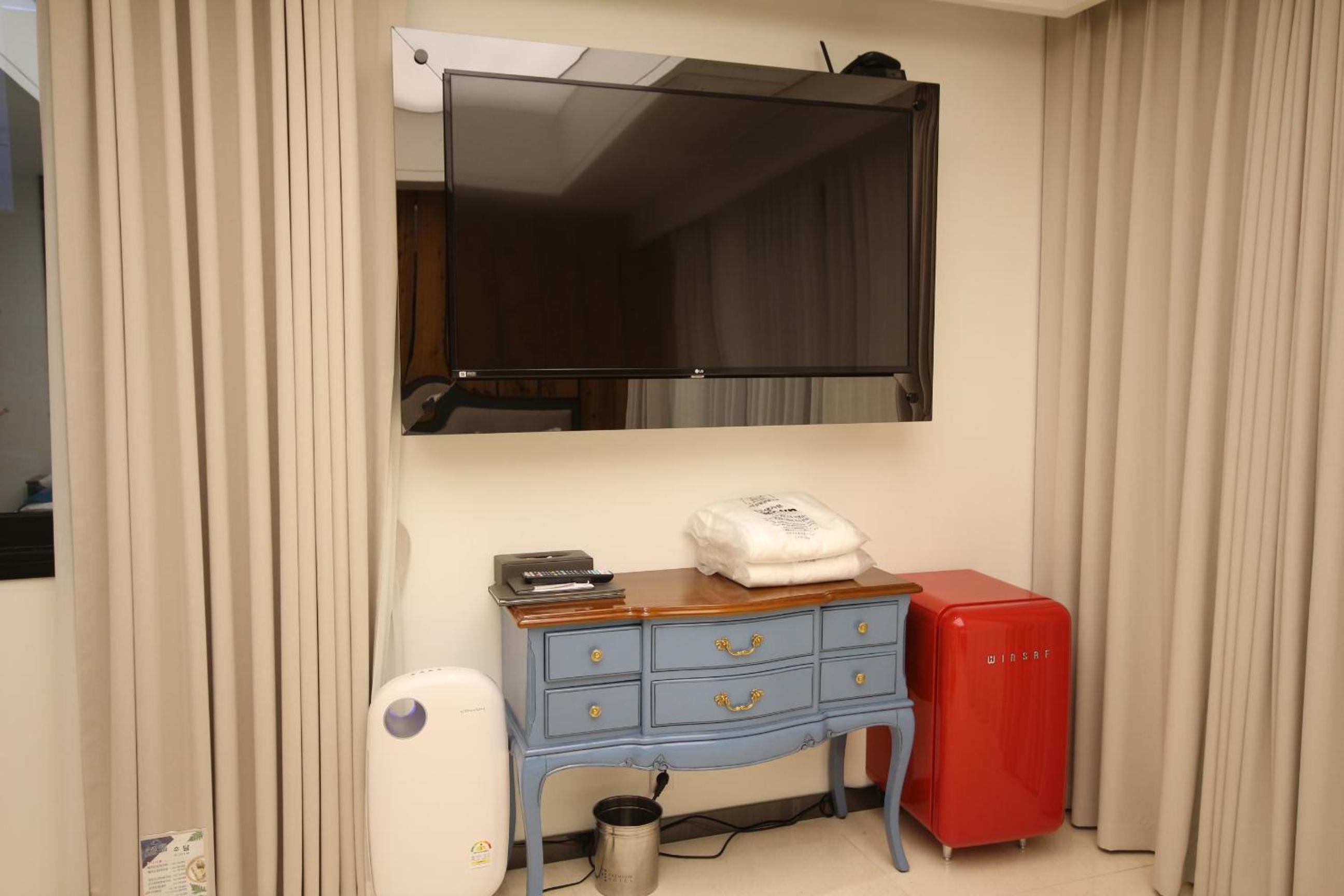 Premium Twin Room - Photo 13