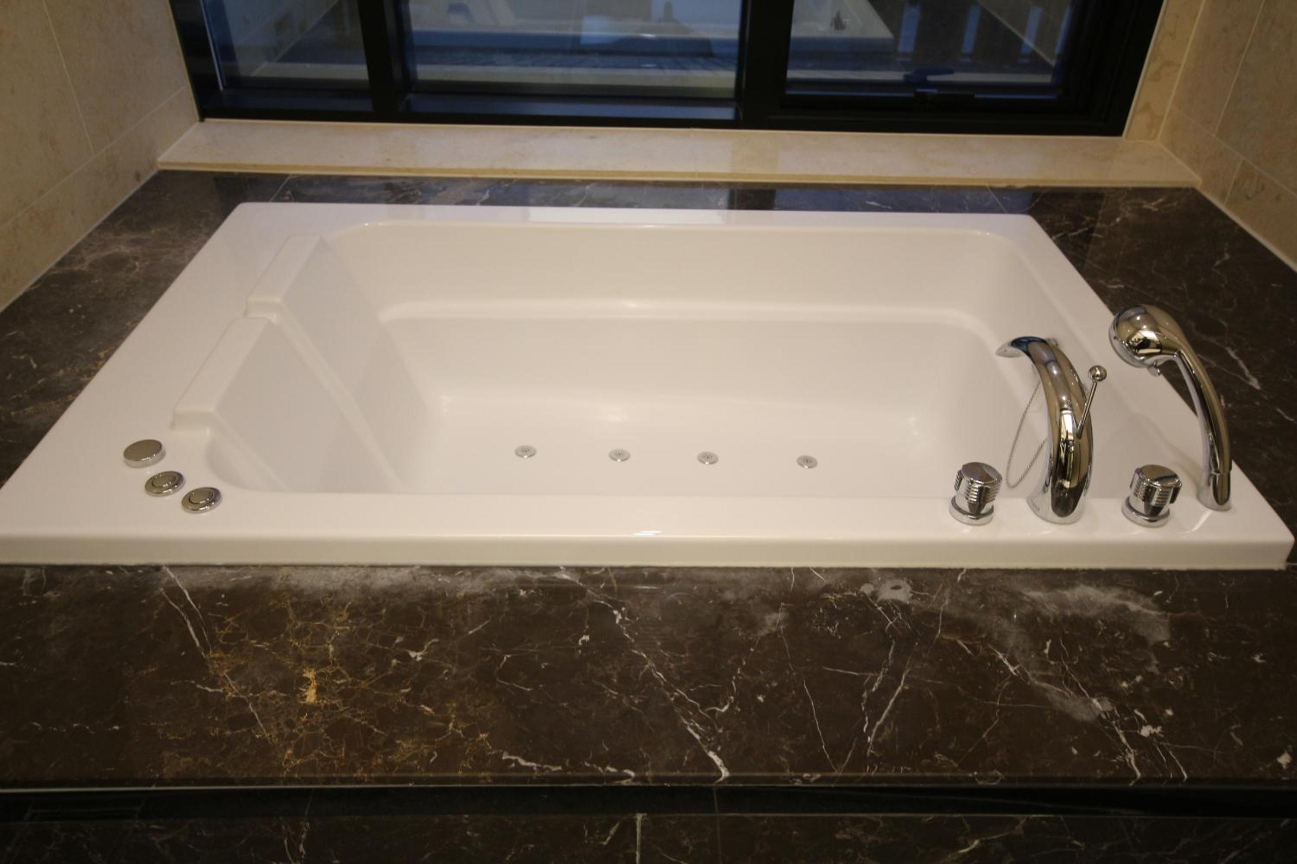 Premium Twin Room - Photo 15