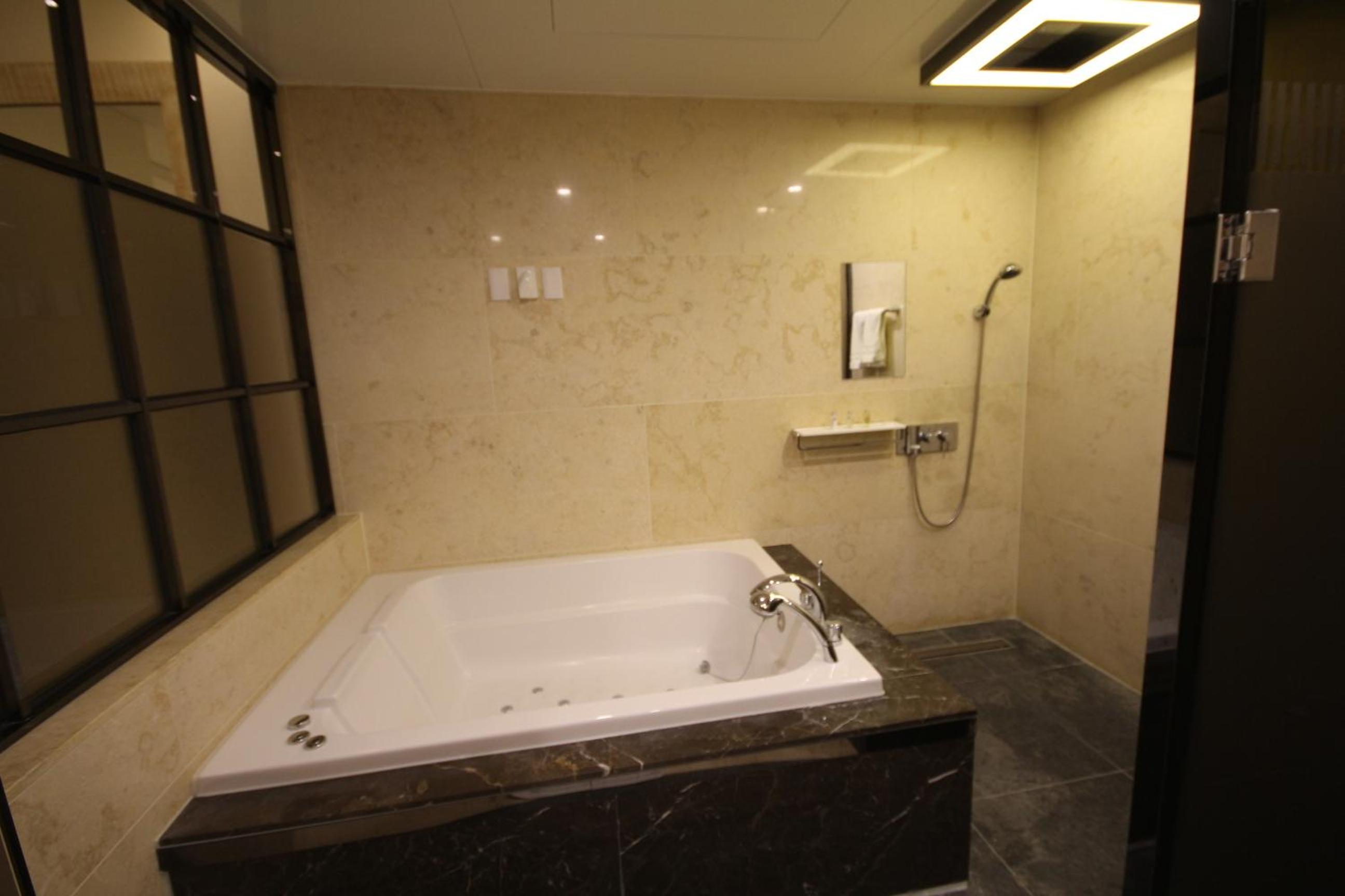 Premium Twin Room - Photo 14