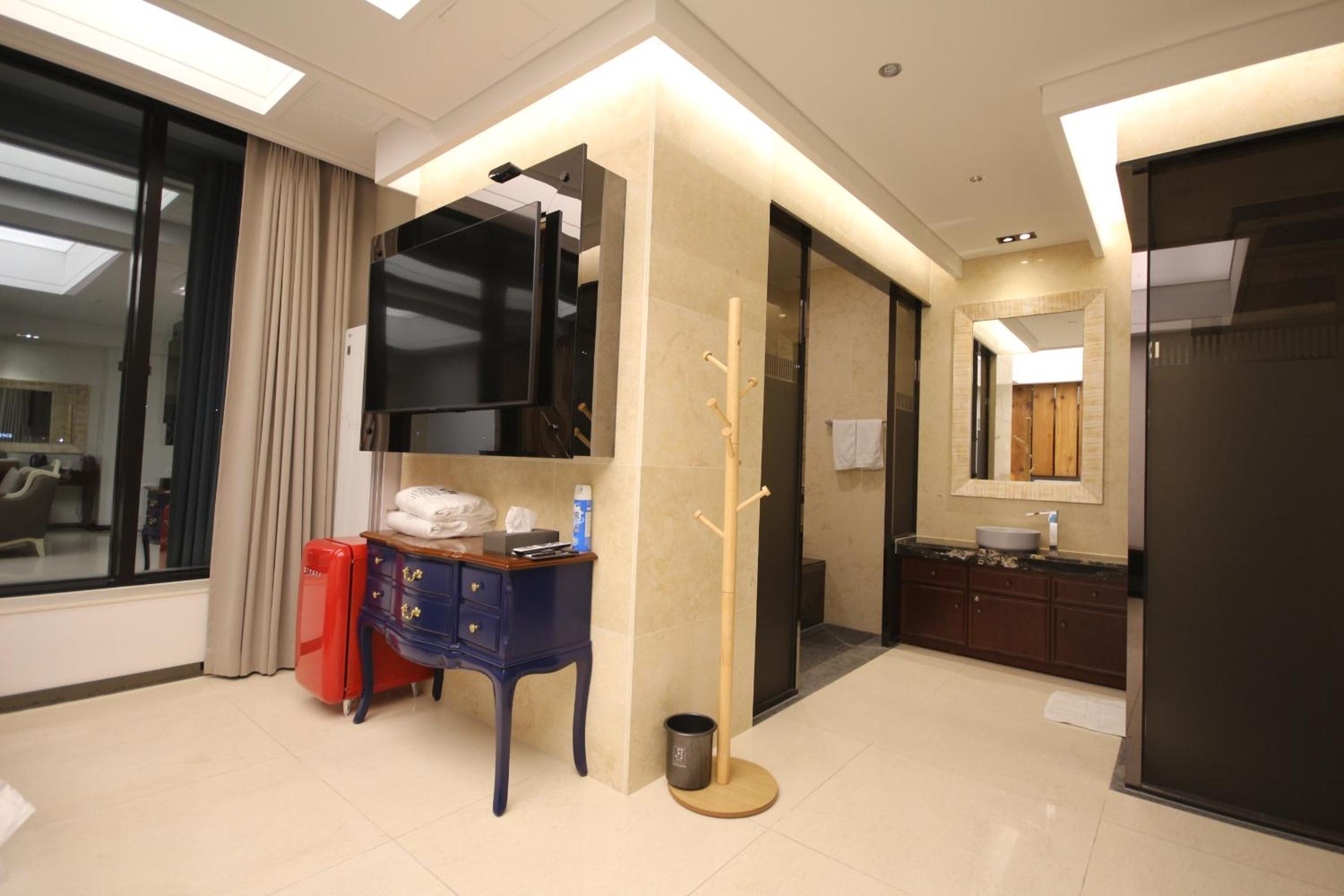 Suite Triple Room - Photo 10
