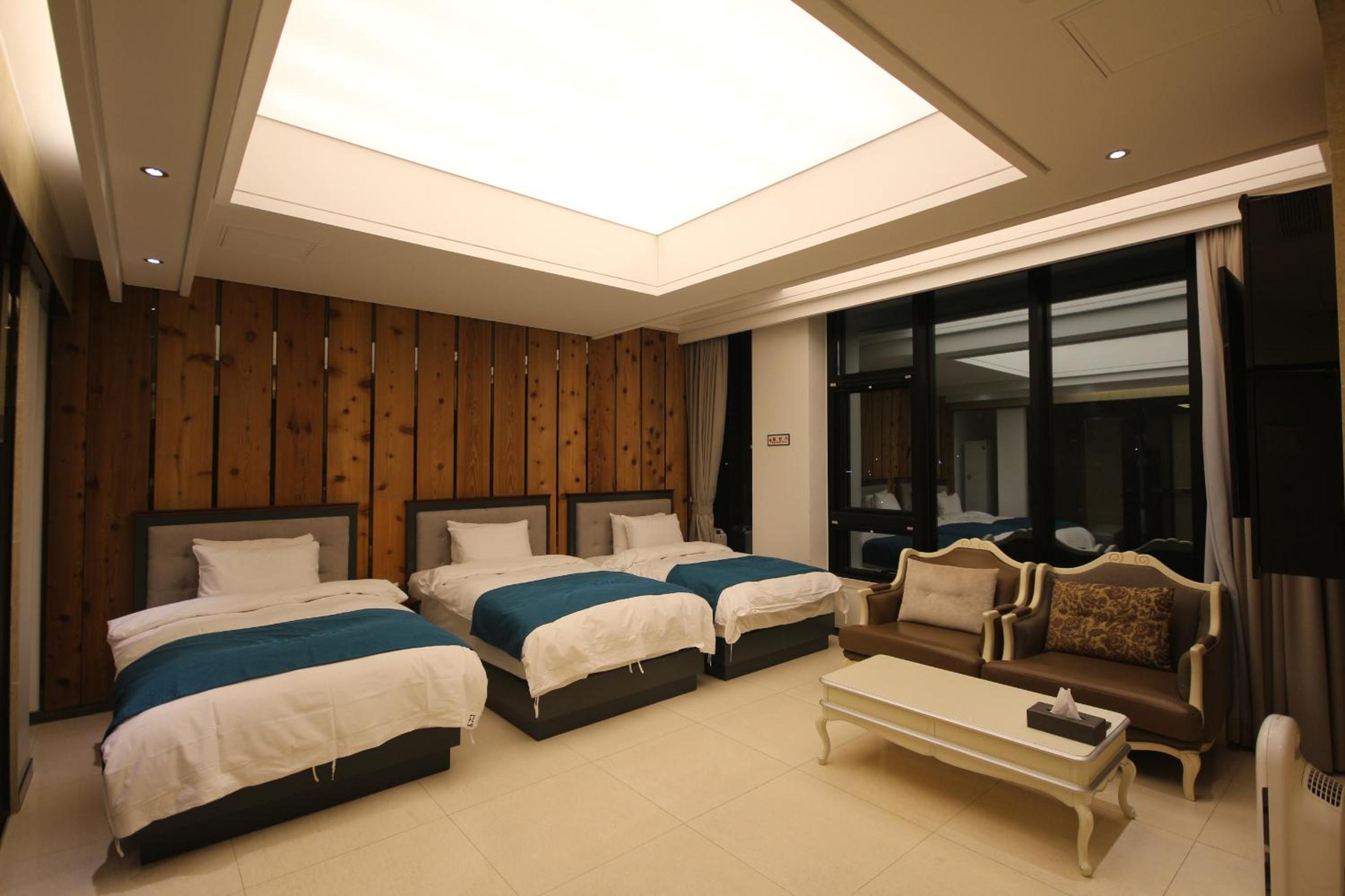 Suite Triple Room - Photo 1