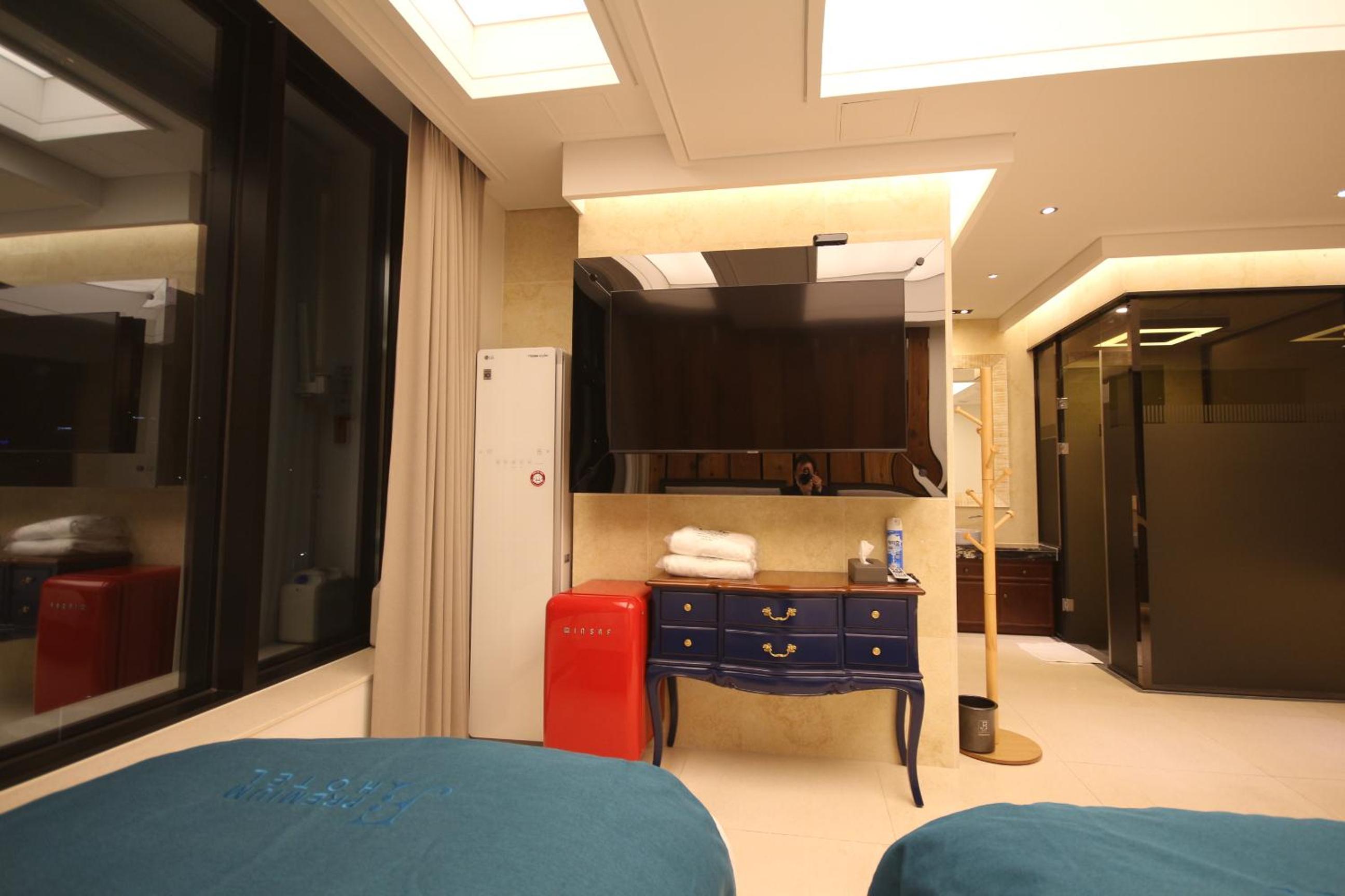 Suite Triple Room - Photo 12