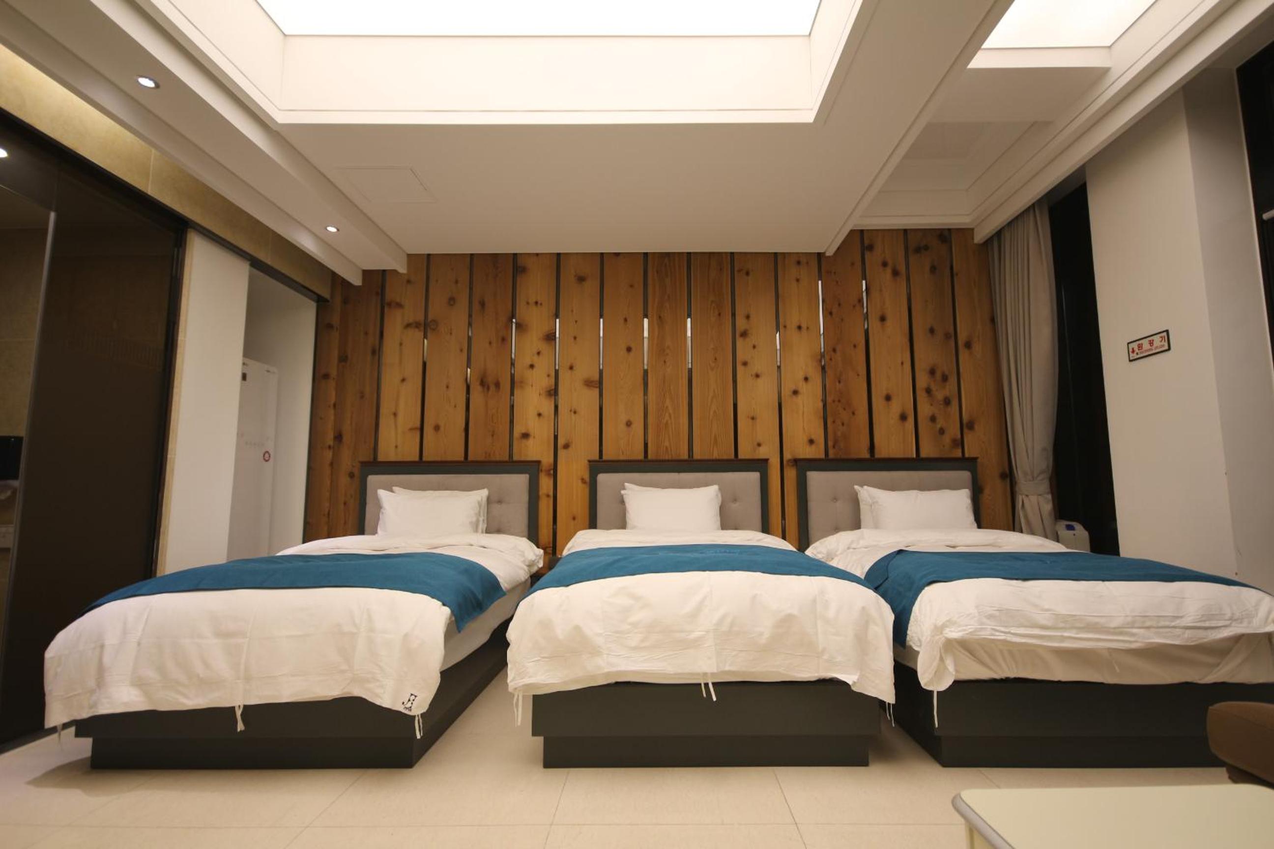 Suite Triple Room - Photo 4