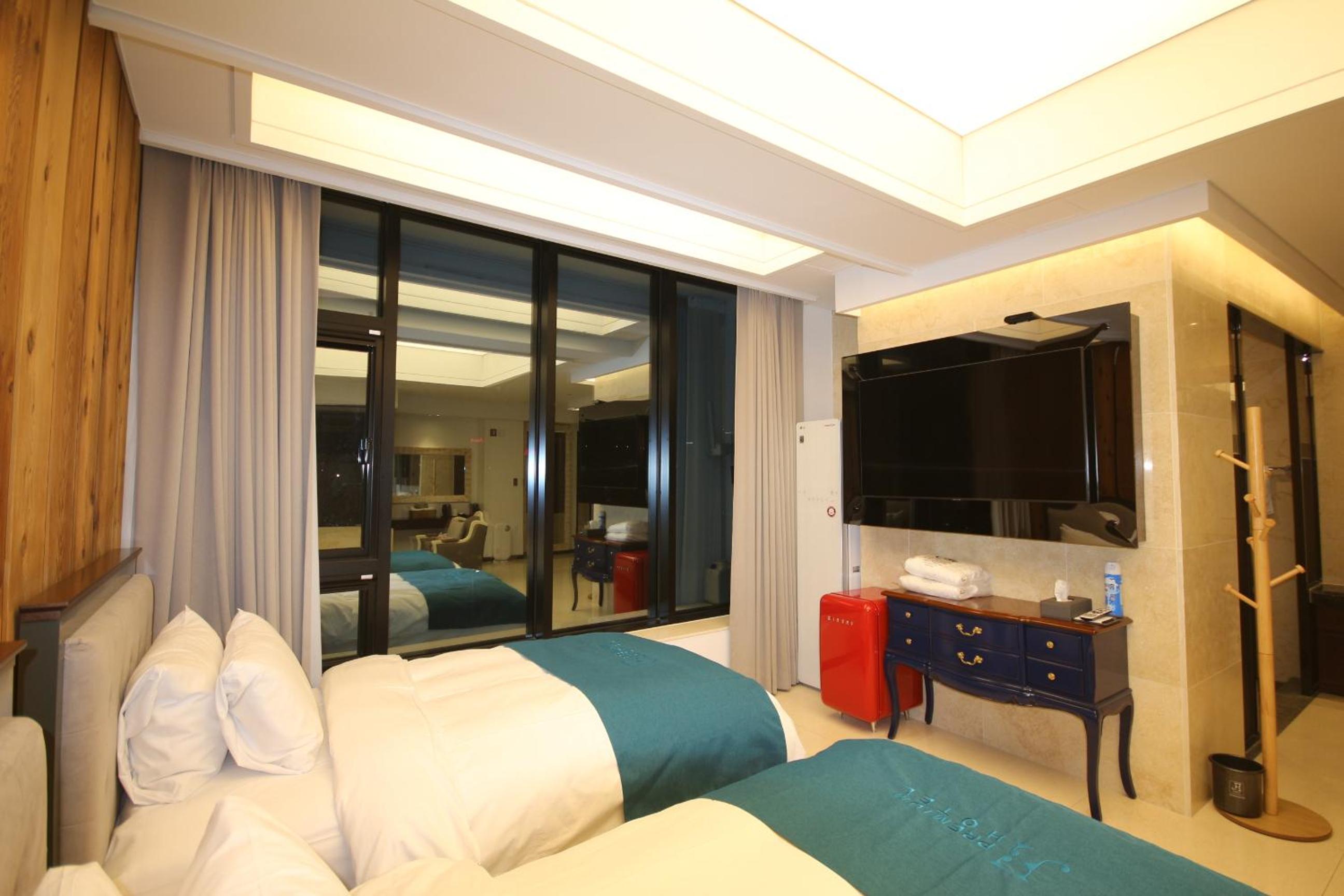 Suite Triple Room - Photo 15