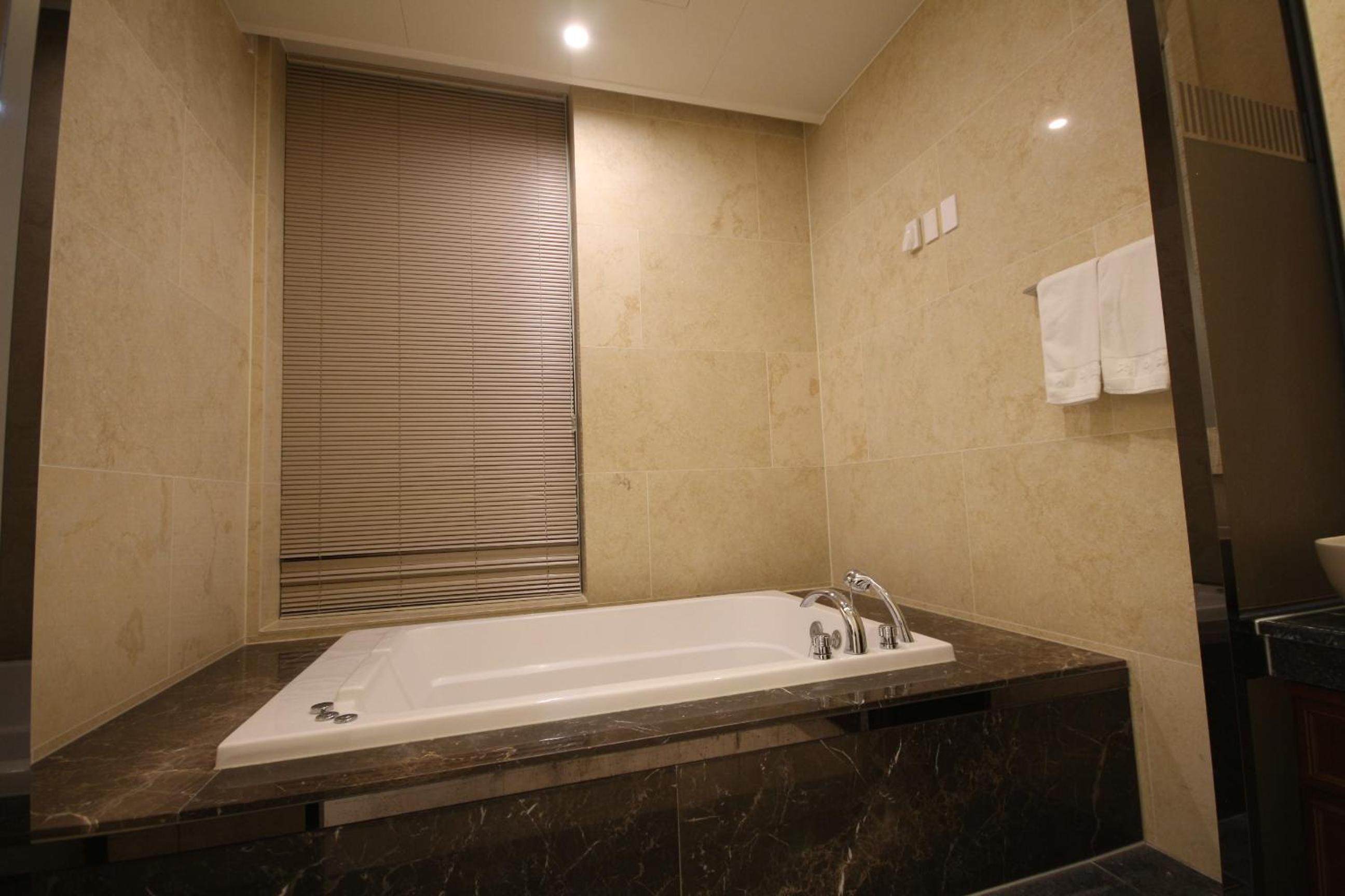 Suite Triple Room - Photo 2