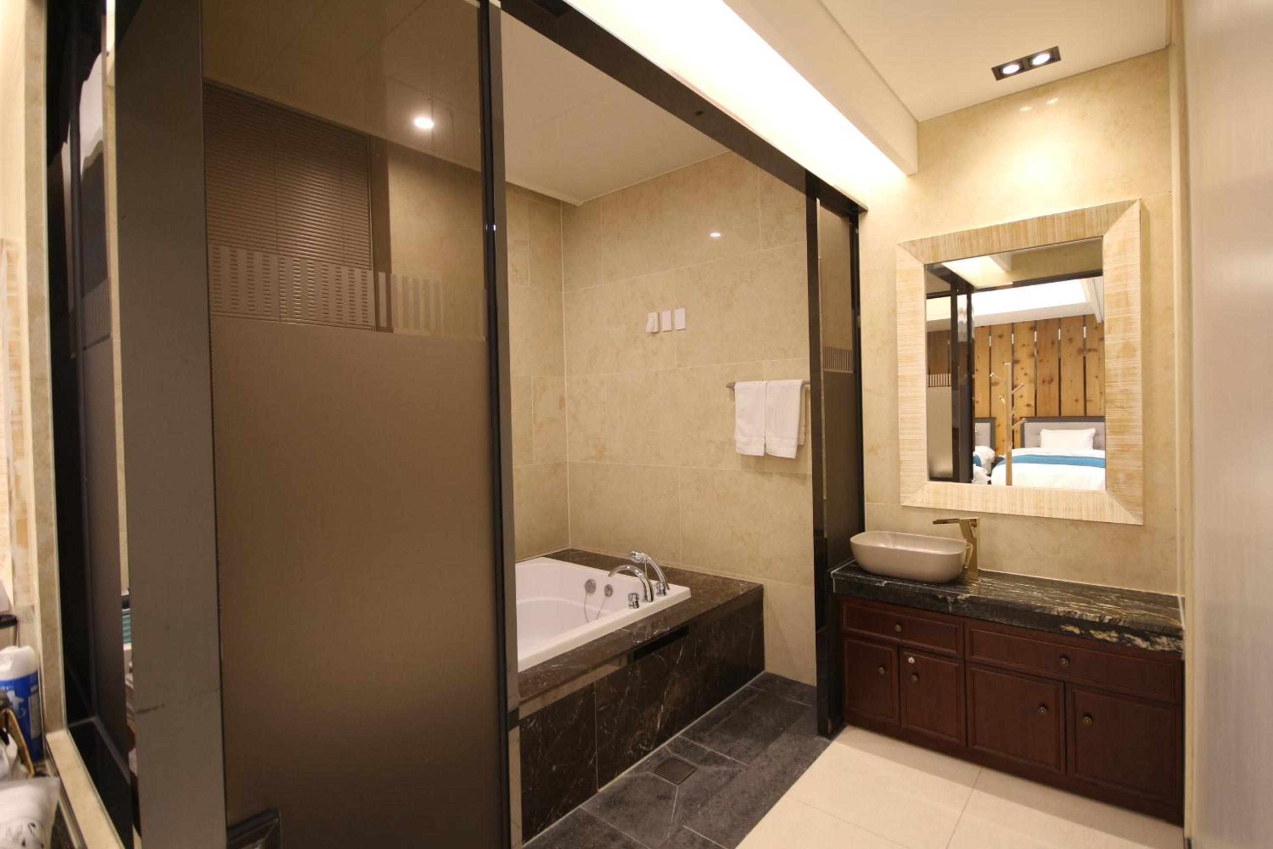 Suite Triple Room - Photo 21