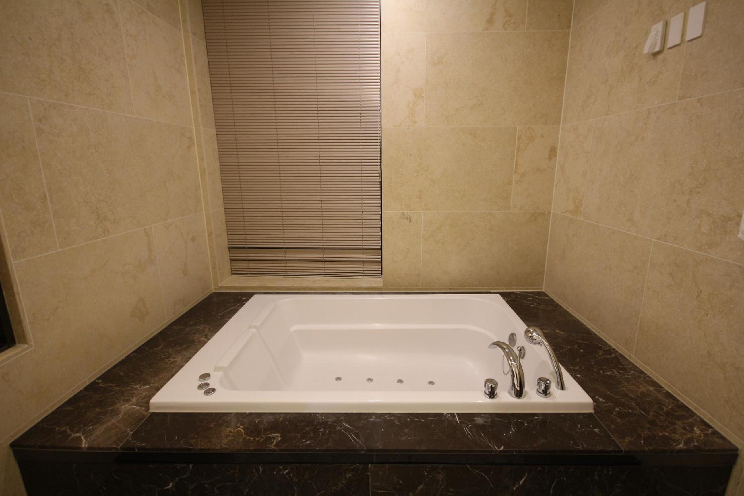 Suite Triple Room - Photo 9