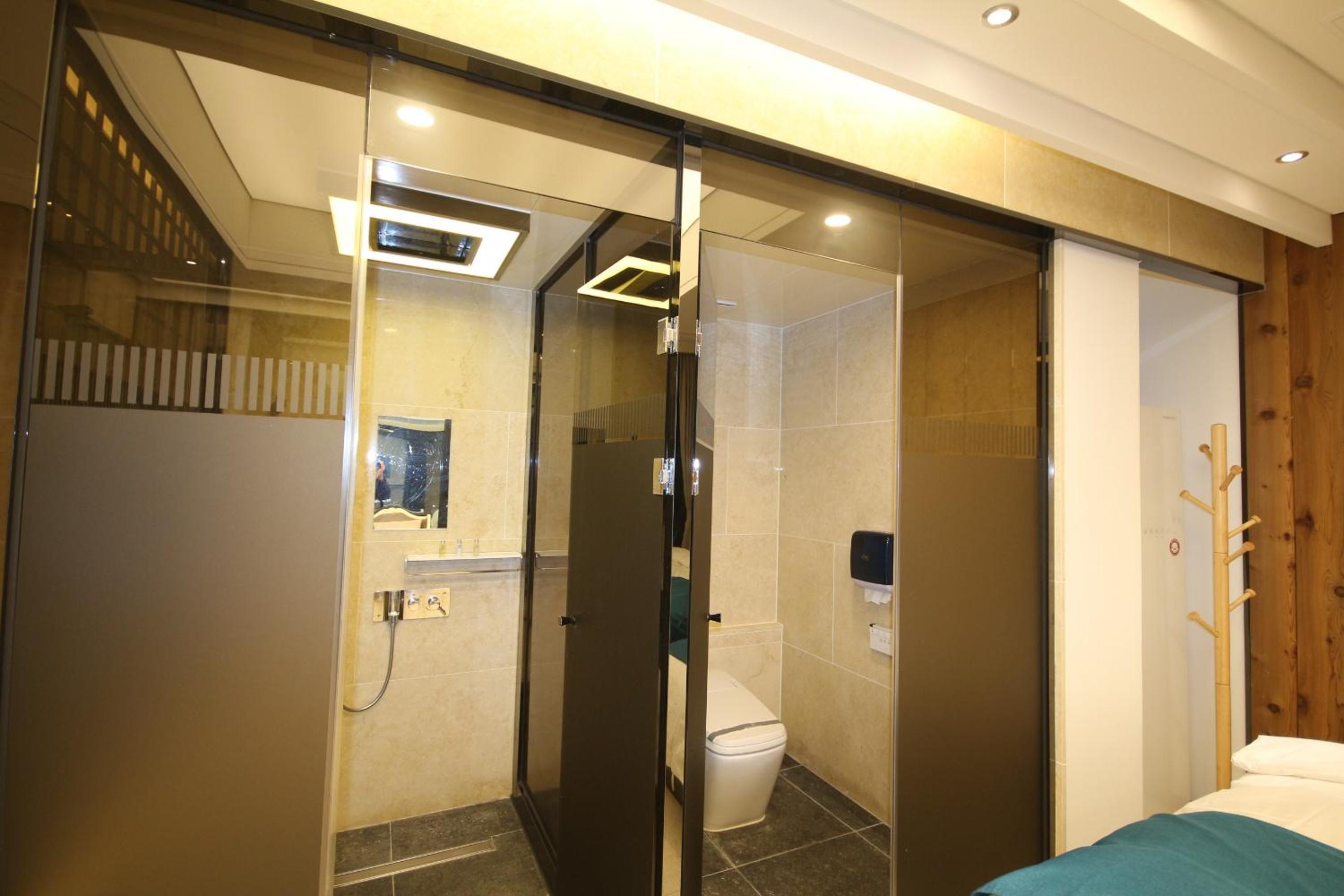 Suite Triple Room - Photo 17