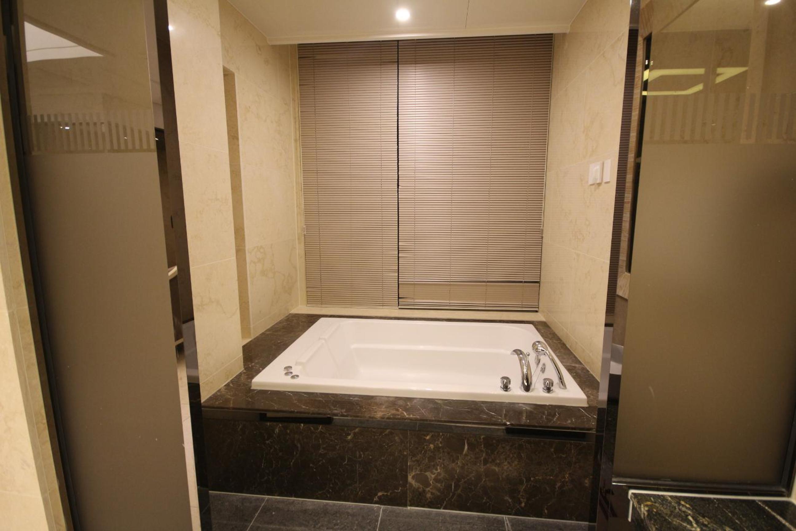 Suite Triple Room - Photo 6