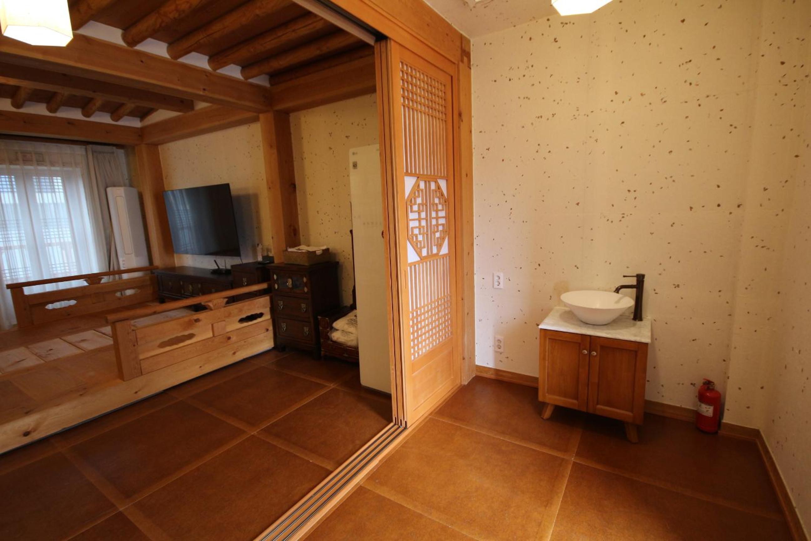 Hanok VIP photo 2