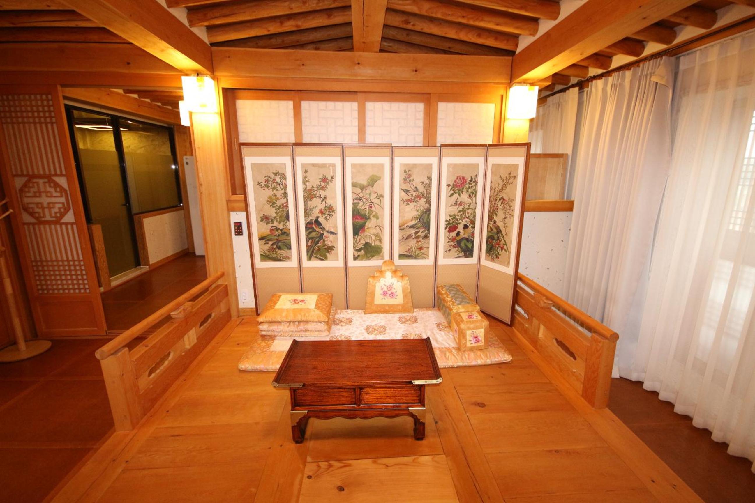 Hanok VIP
