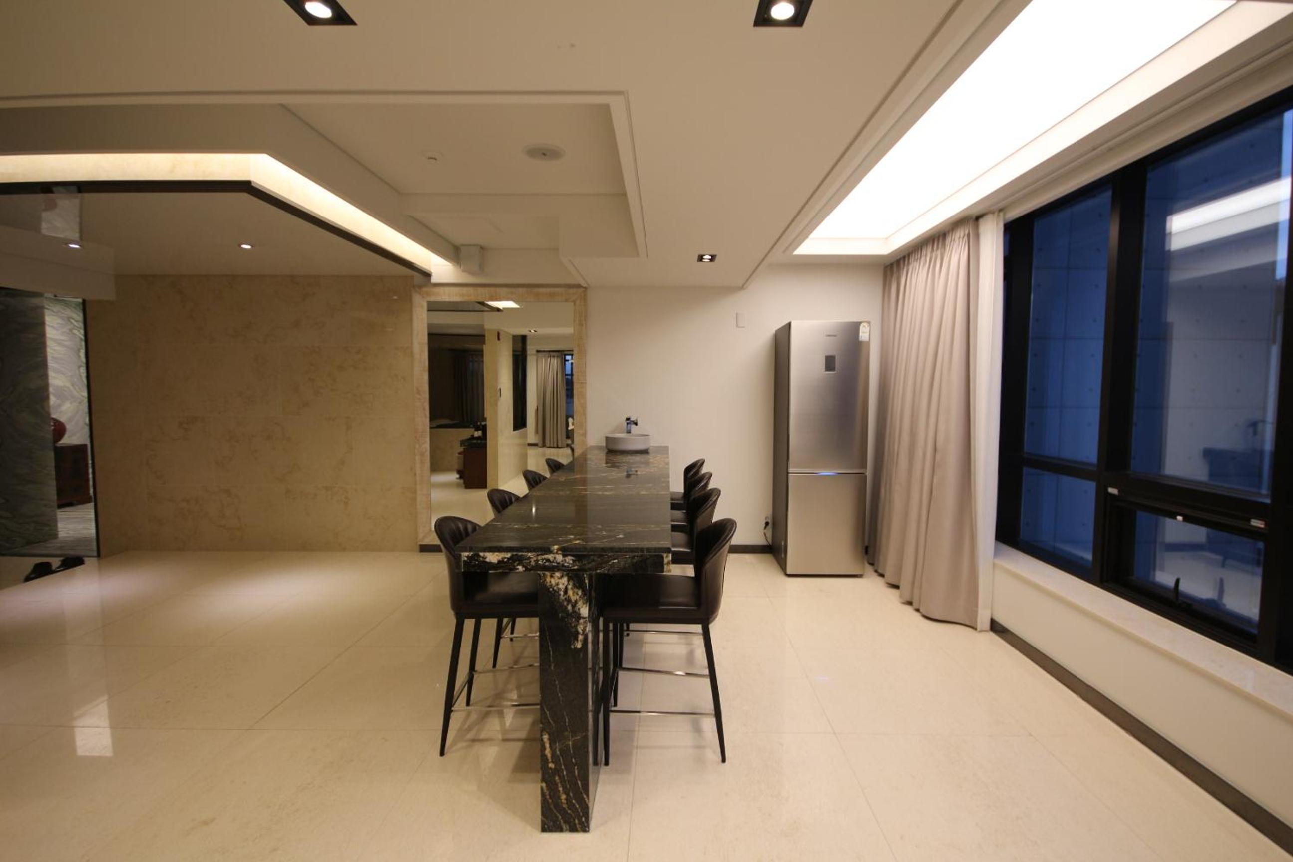 Penthouse - Photo 10