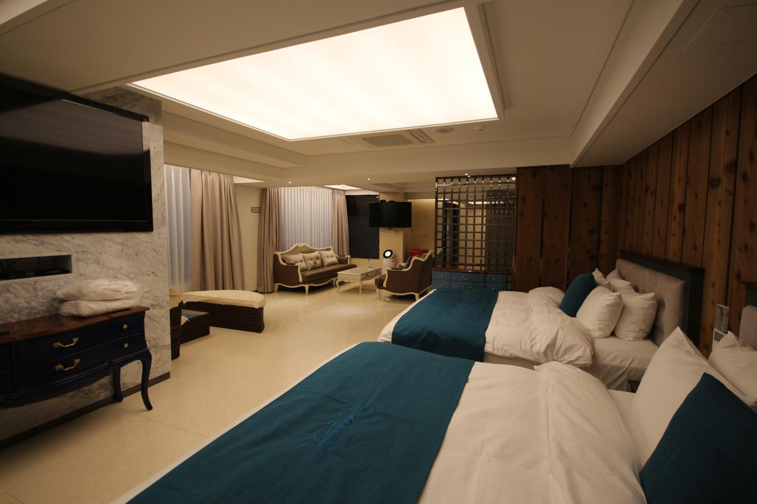 Penthouse - Photo 24