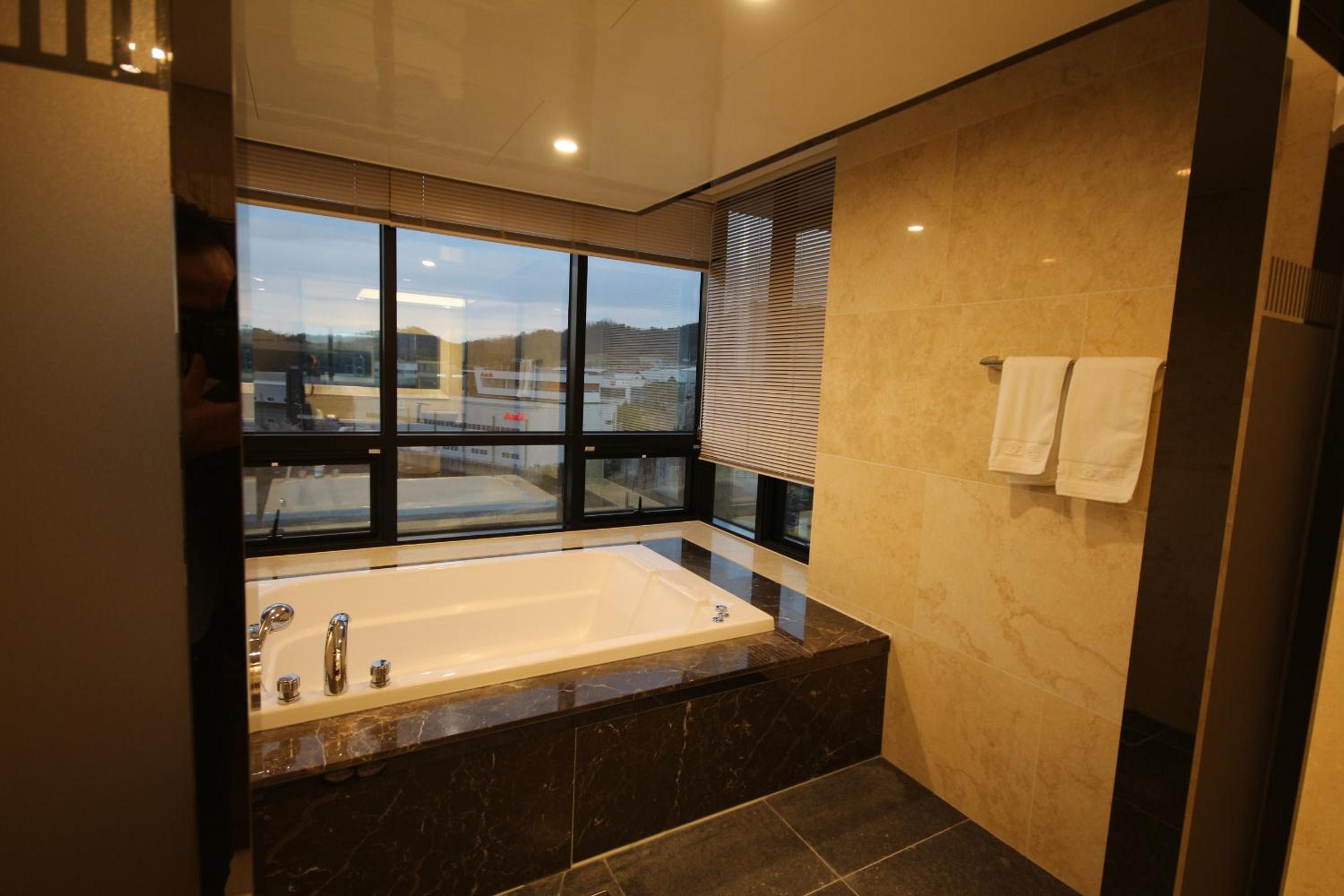 Penthouse - Photo 16
