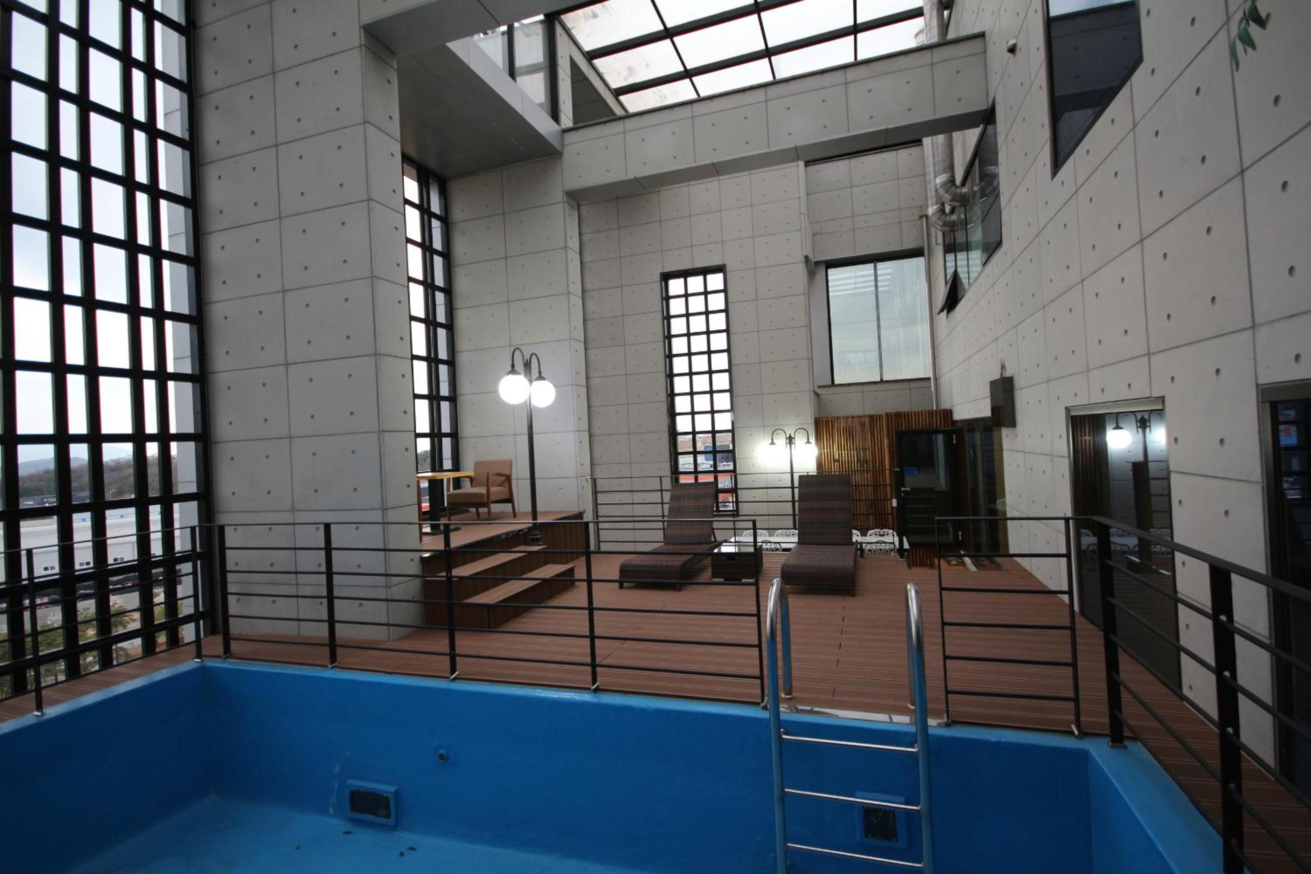 Penthouse - Photo 18