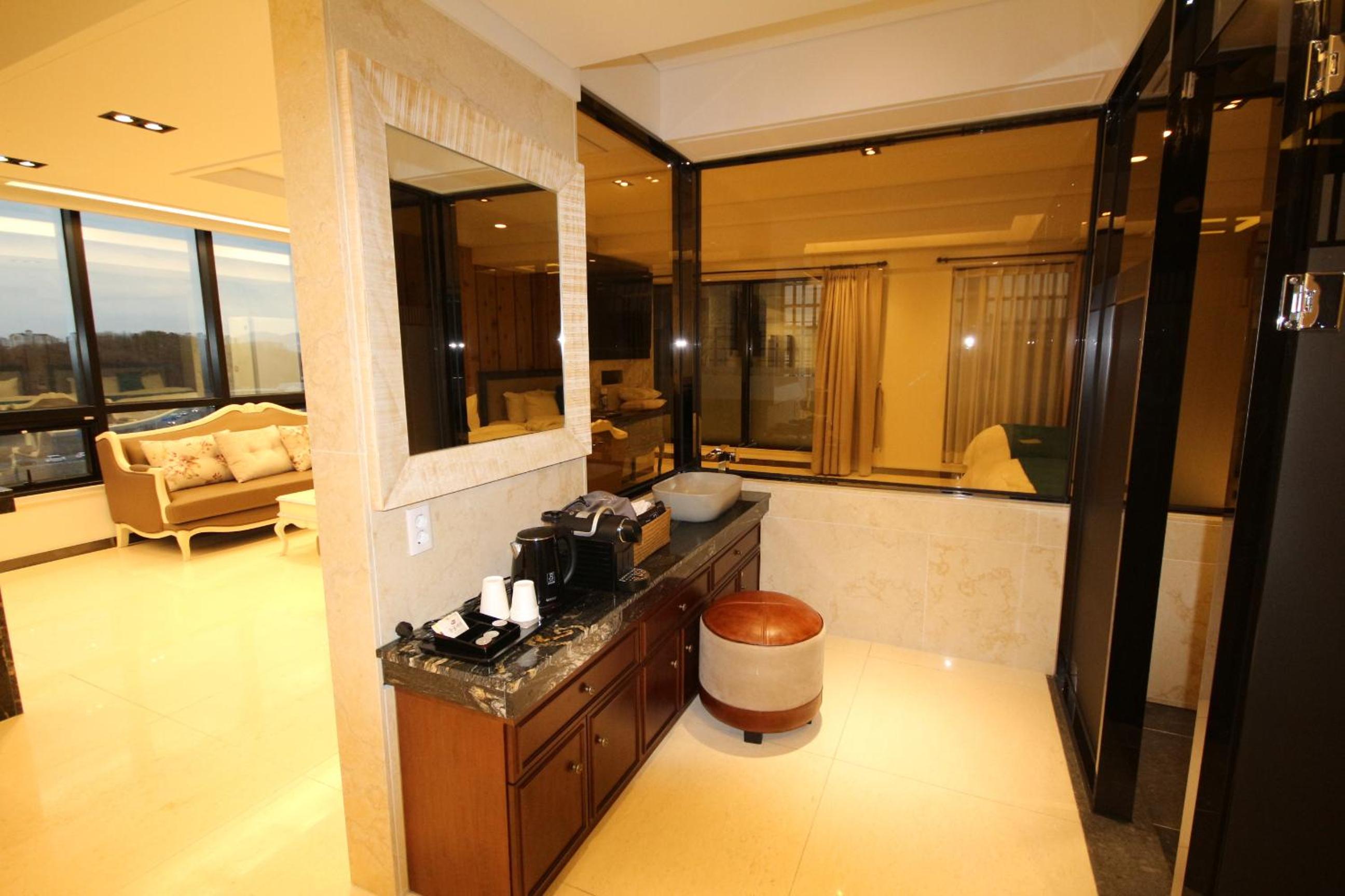 Penthouse - Photo 13