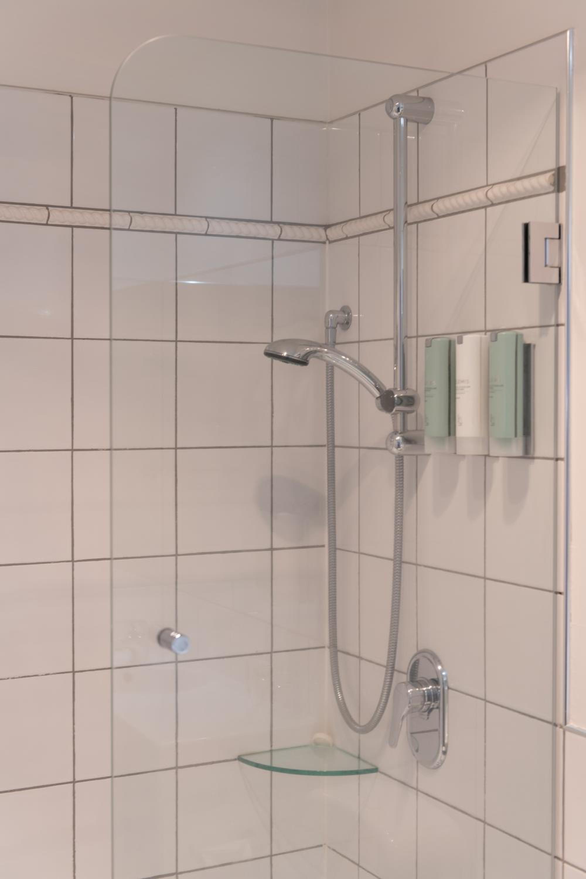 Studio with Spa Shower