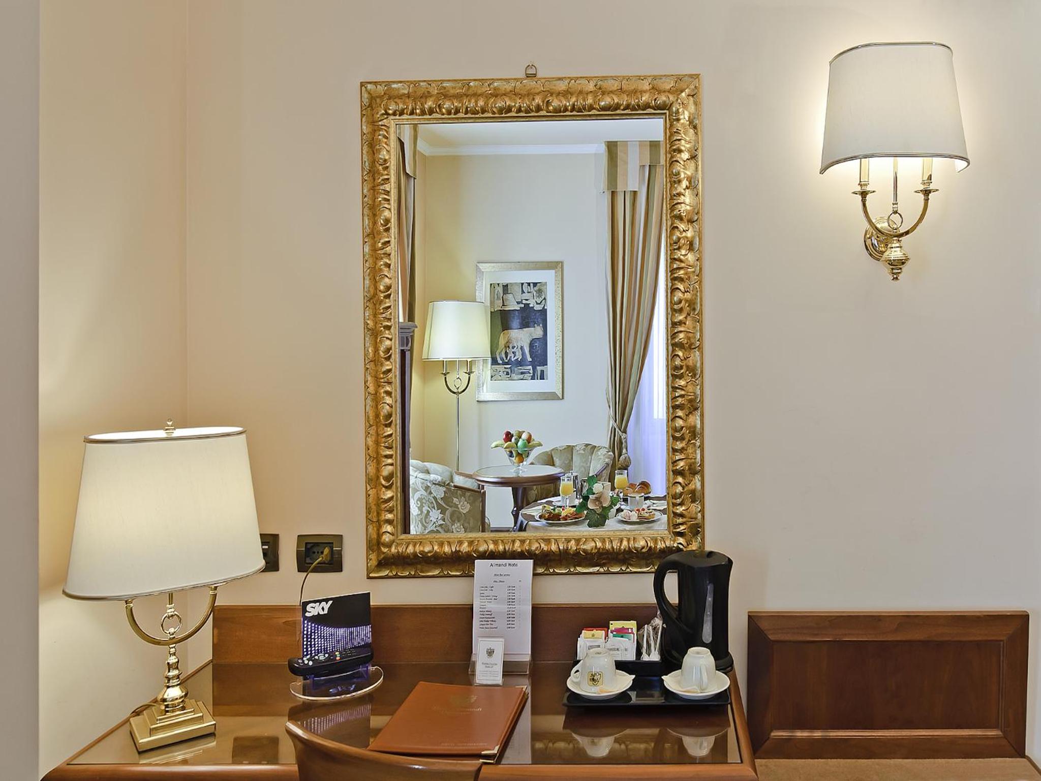 Deluxe Double Room thumbnail 5