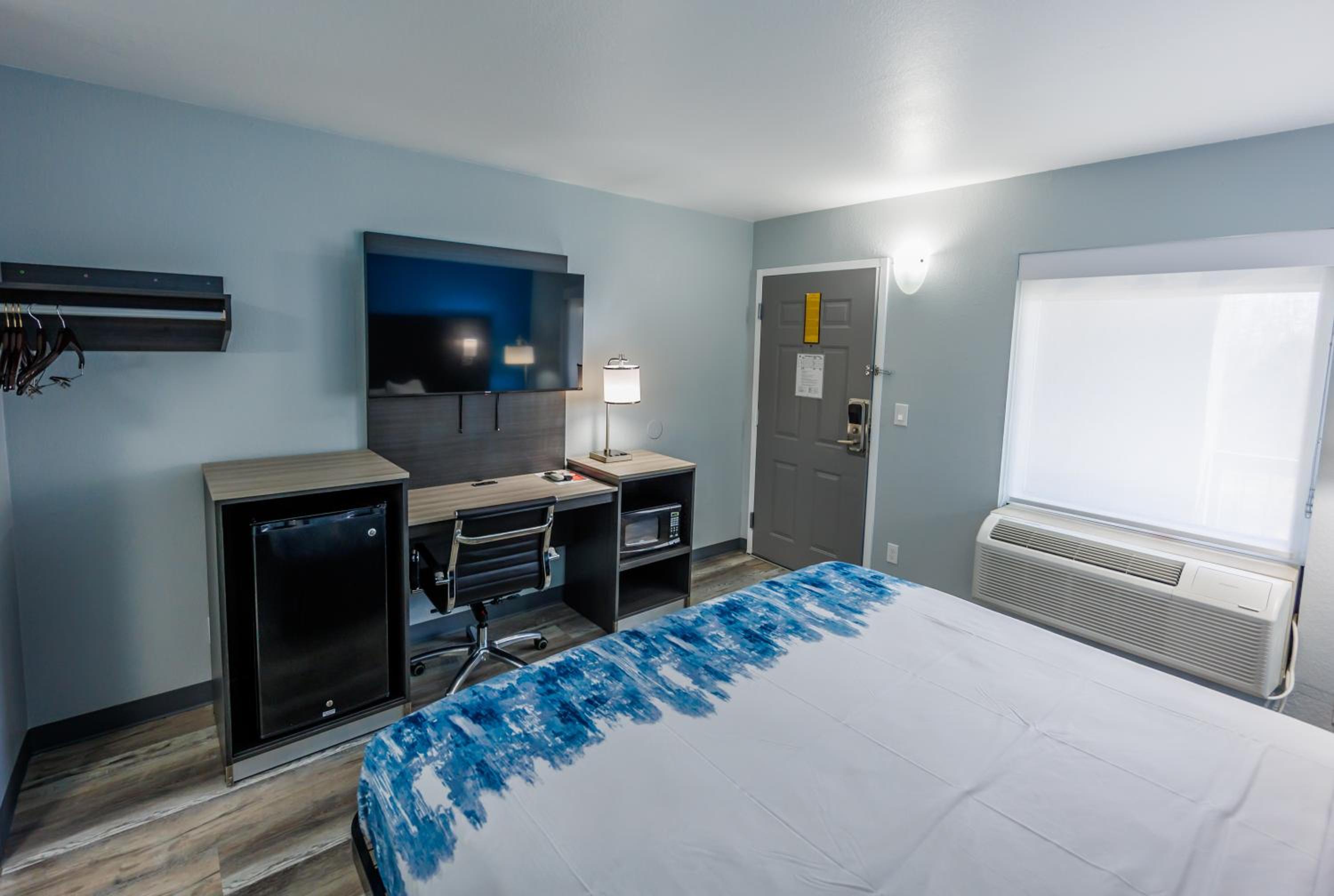 King Room - Non-Smoking - Photo 6