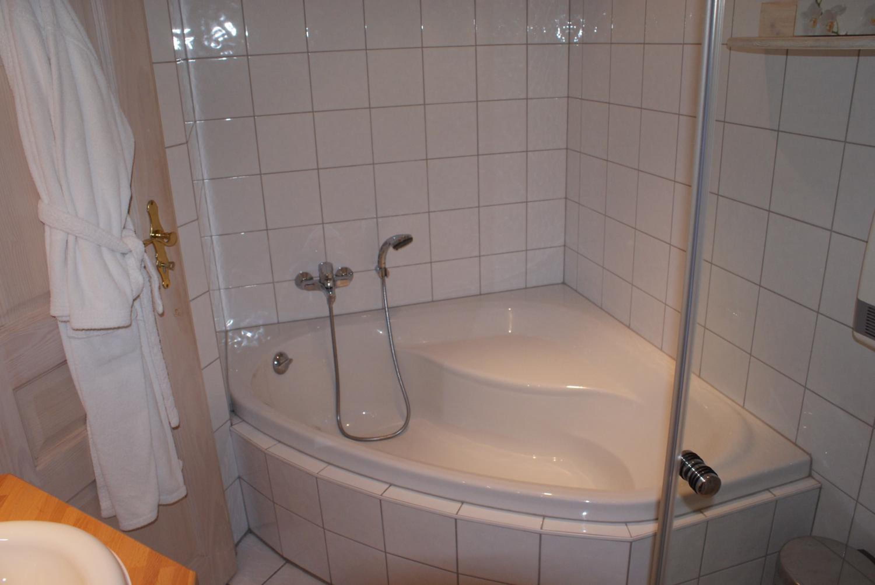 Suite - Photo 38