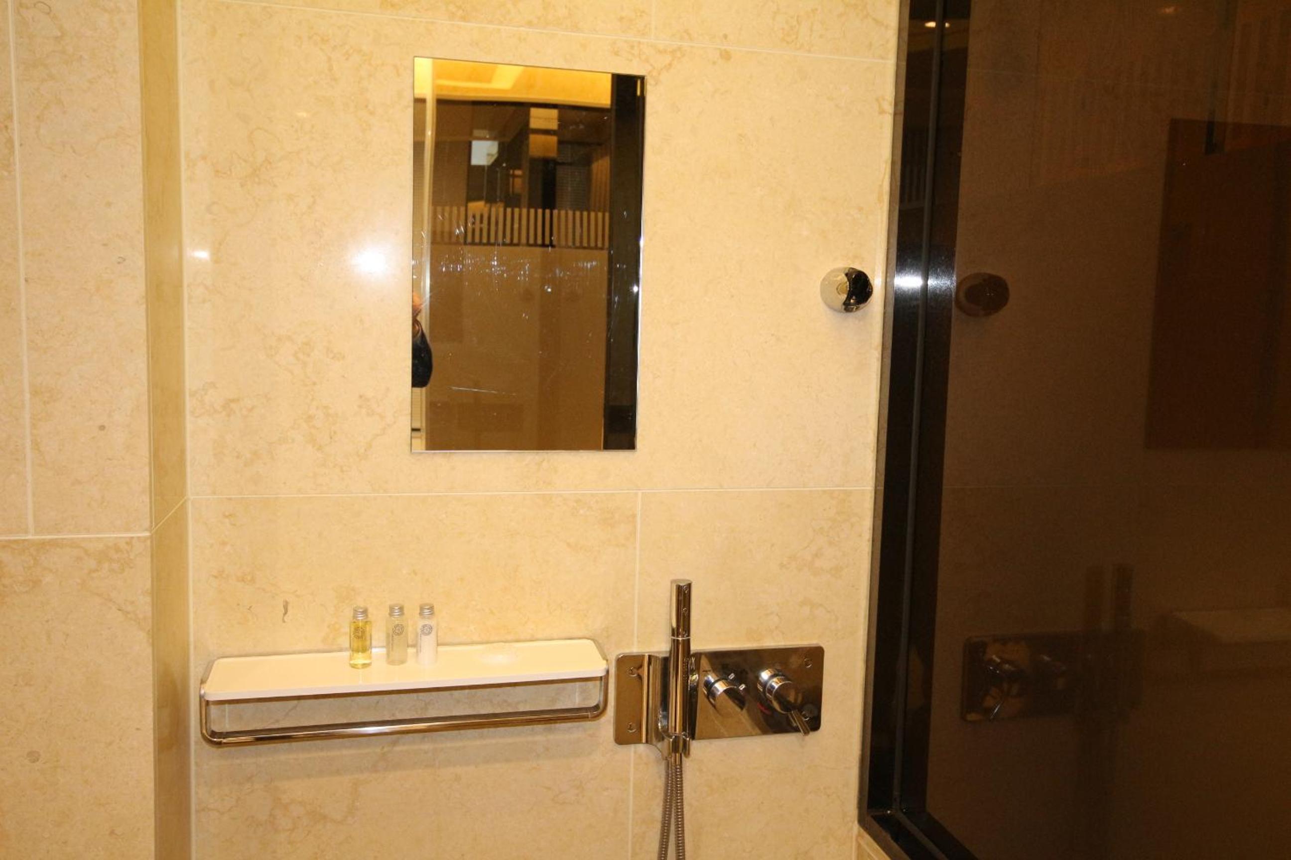 Suite Family Room - Photo 2